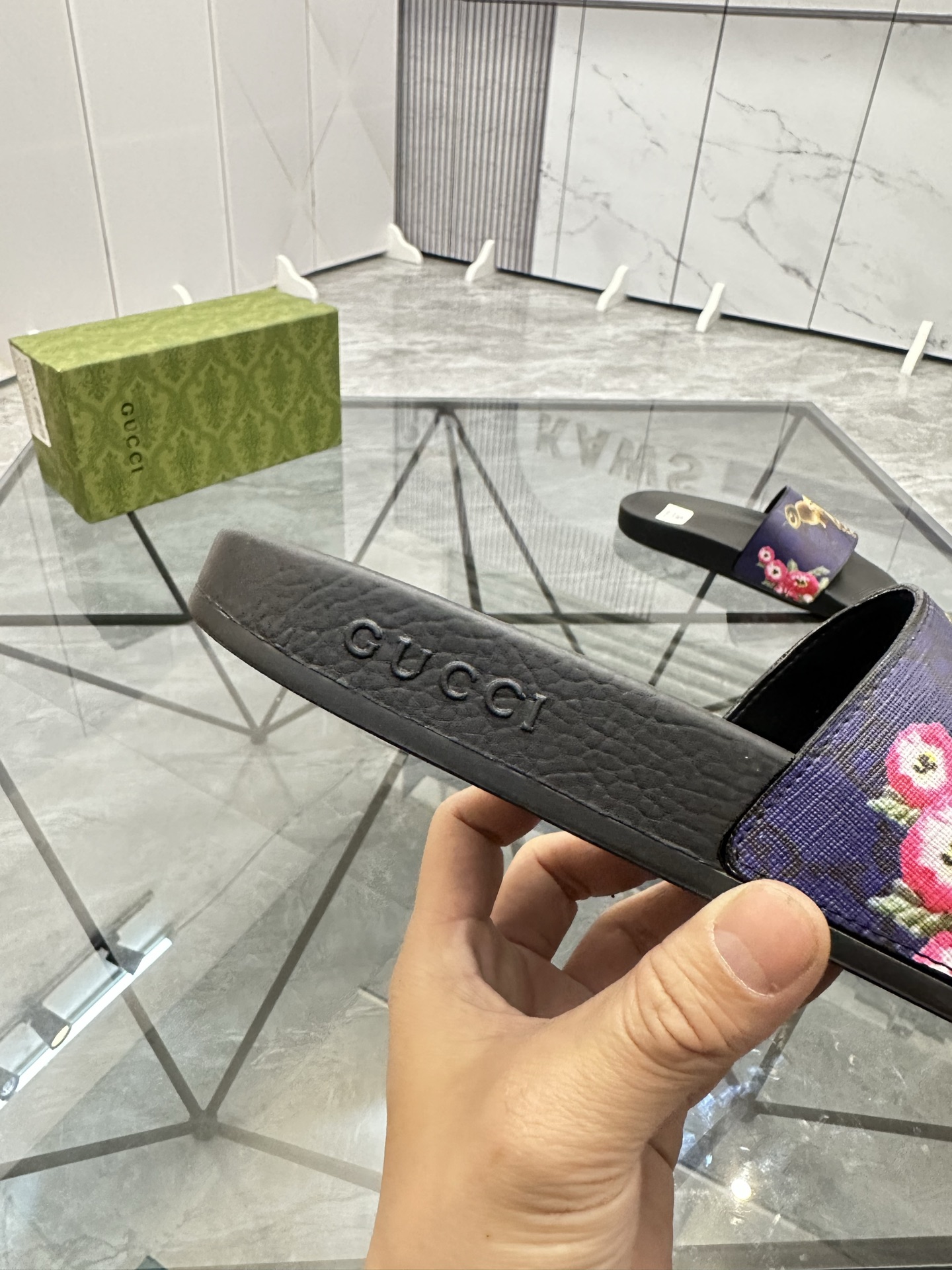 Precio de venta: P80 Marca: Gucci* zapatillasTalla: 35-47(se pueden personalizar 35.36.46.47)Materia