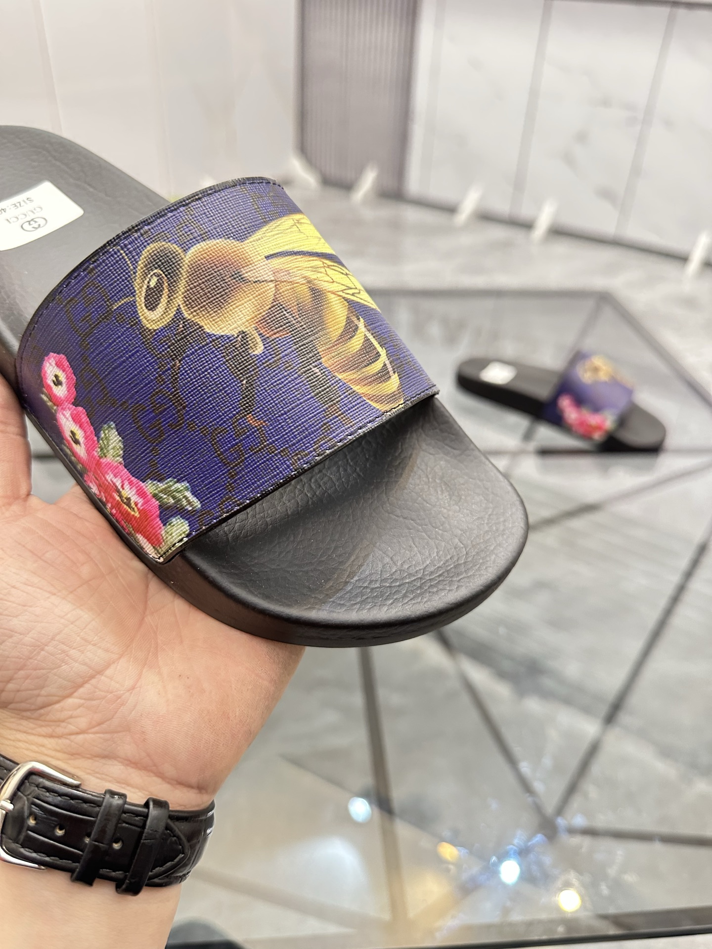 Precio de venta: P80 Marca: Gucci* zapatillasTalla: 35-47(se pueden personalizar 35.36.46.47)Materia