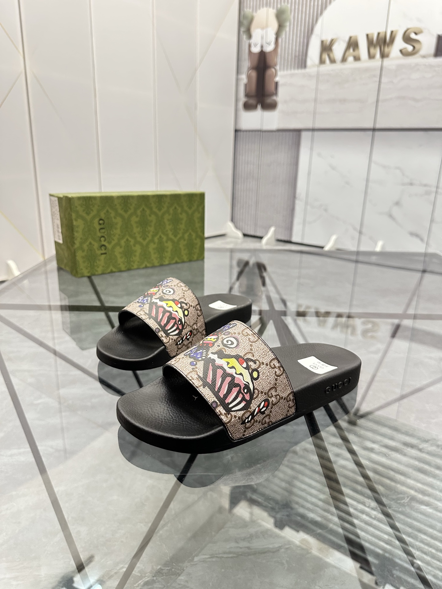 Precio de venta: P80 Marca: Gucci* zapatillasTalla: 35-47(se pueden personalizar 35.36.46.47)Materia
