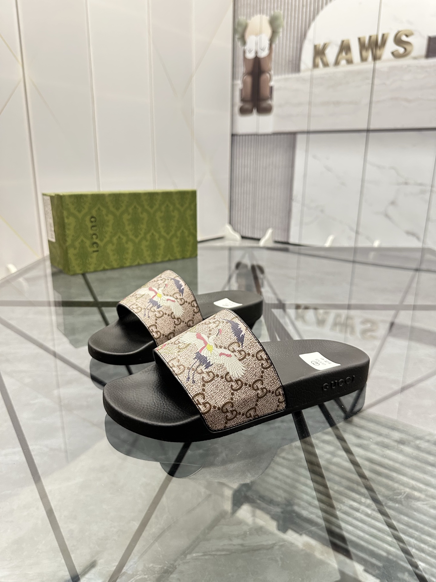 Precio de venta: P80 Marca: Gucci* zapatillasTalla: 35-47(se pueden personalizar 35.36.46.47)Materia