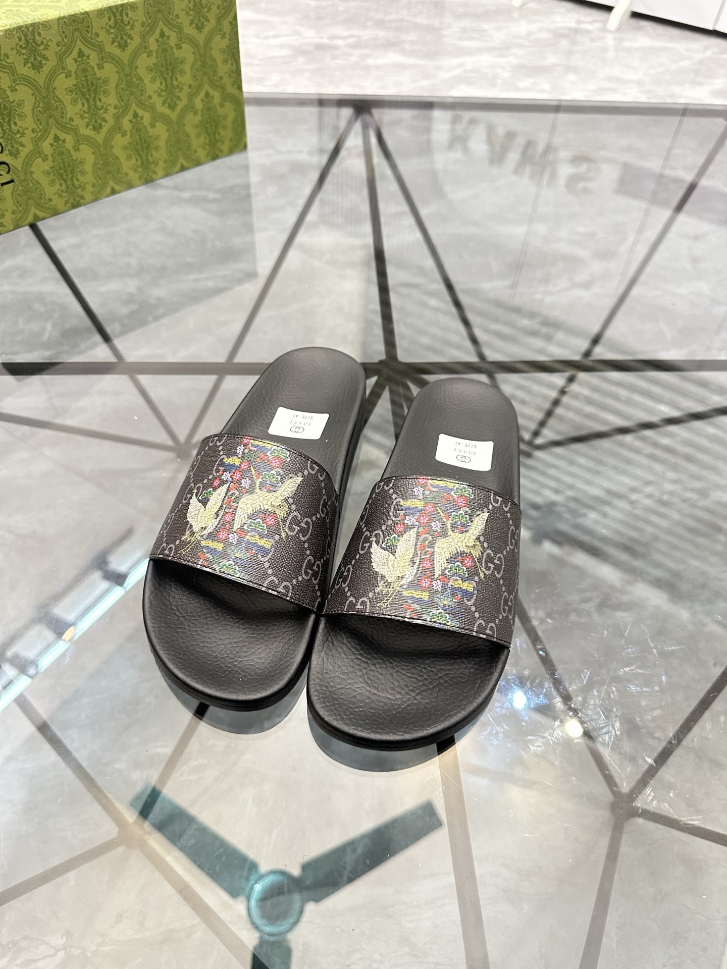 Precio de venta: P80 Marca: Gucci* zapatillasTalla: 35-47(se pueden personalizar 35.36.46.47)Materia