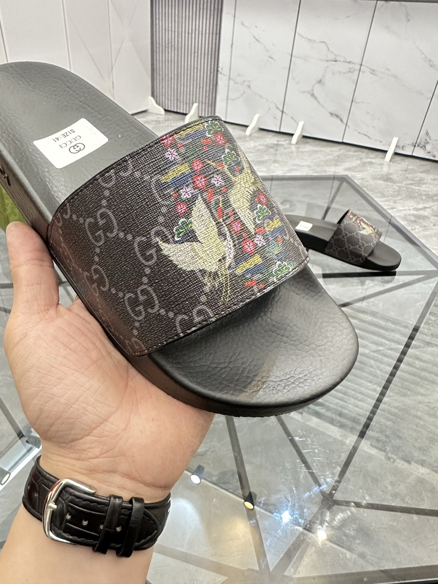 Precio de venta: P80 Marca: Gucci* zapatillasTalla: 35-47(se pueden personalizar 35.36.46.47)Materia