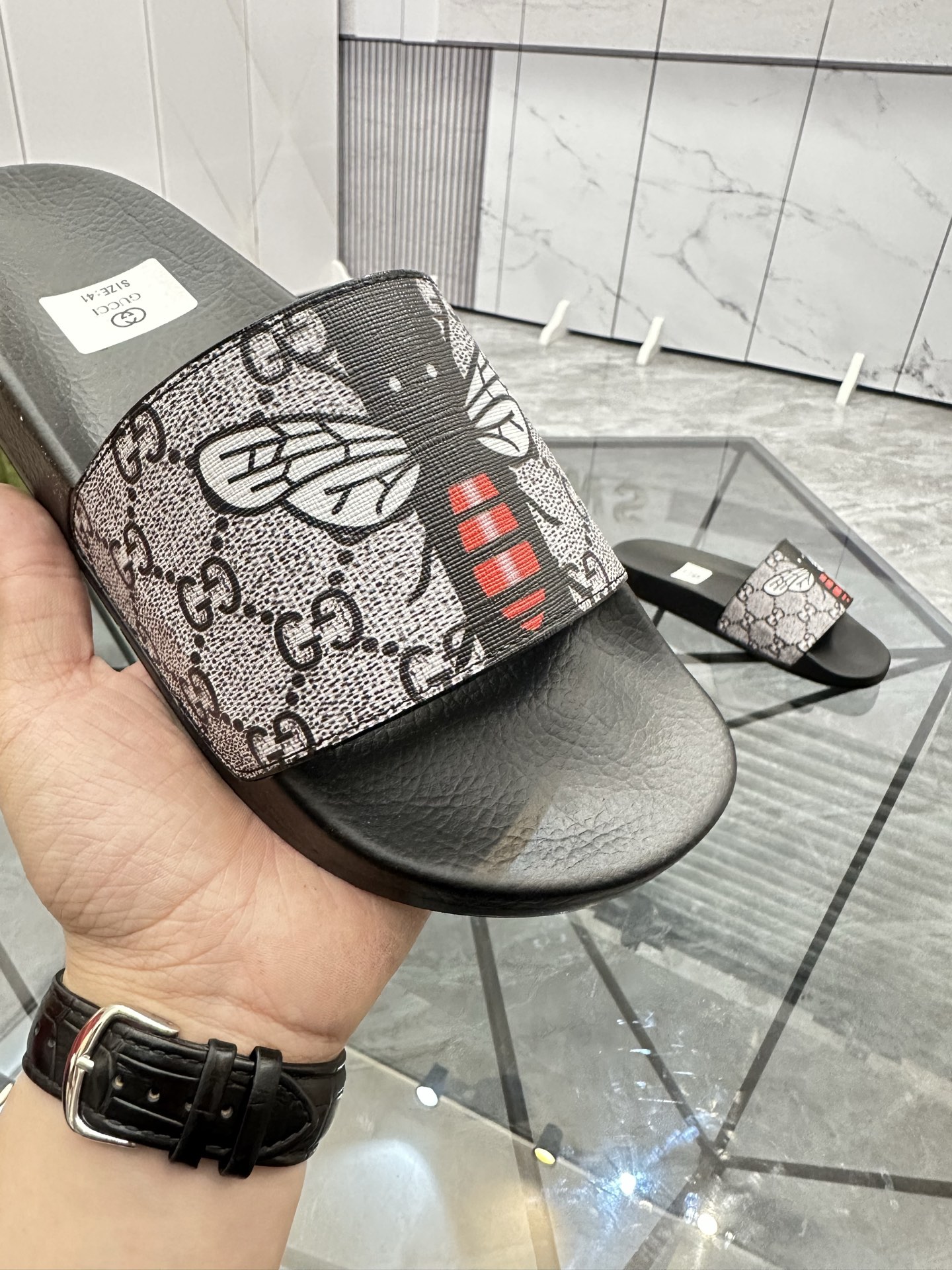 Precio de venta: P80 Marca: Gucci* zapatillasTalla: 35-47(se pueden personalizar 35.36.46.47)Materia