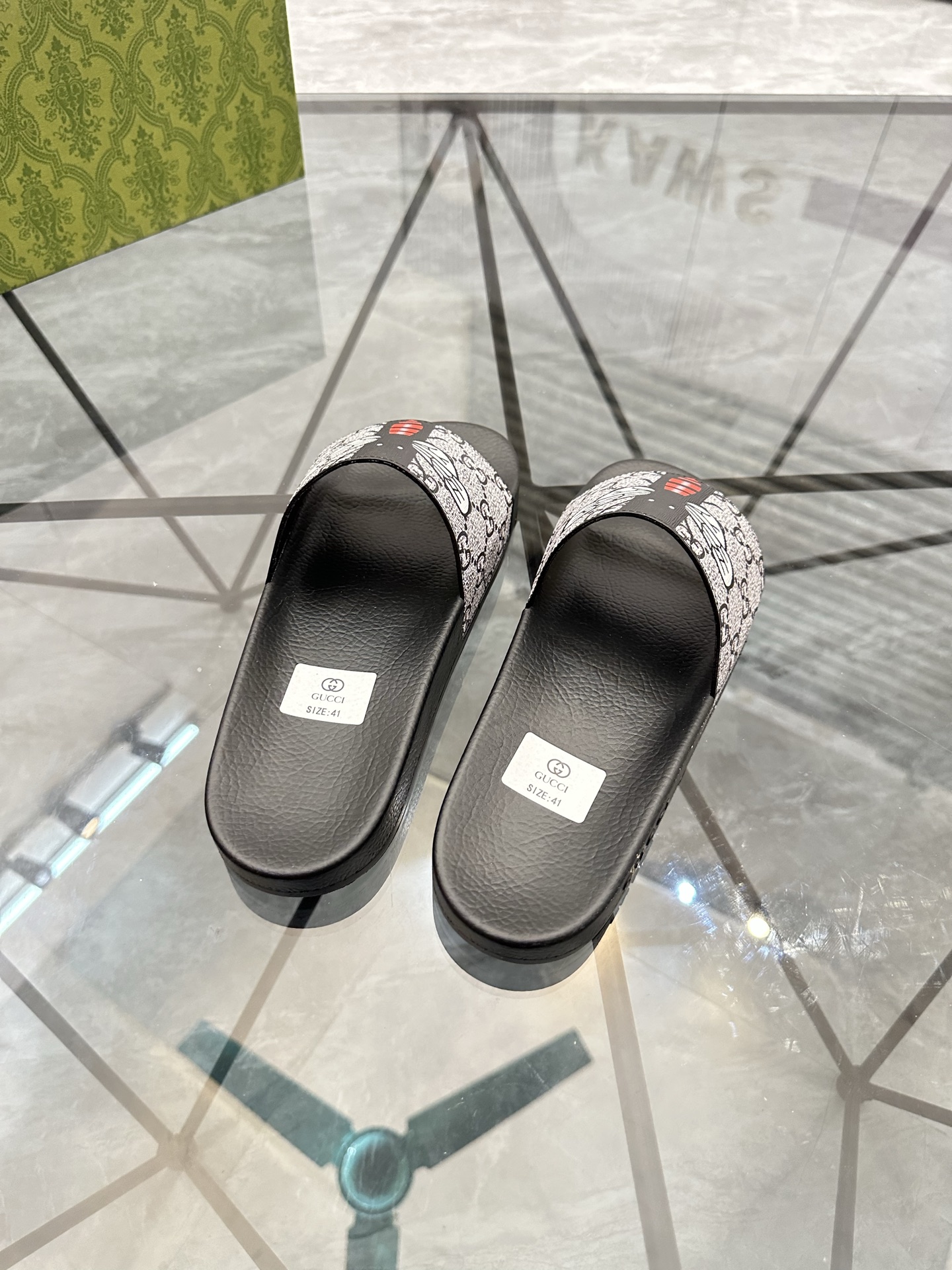 Precio de venta: P80 Marca: Gucci* zapatillasTalla: 35-47(se pueden personalizar 35.36.46.47)Materia