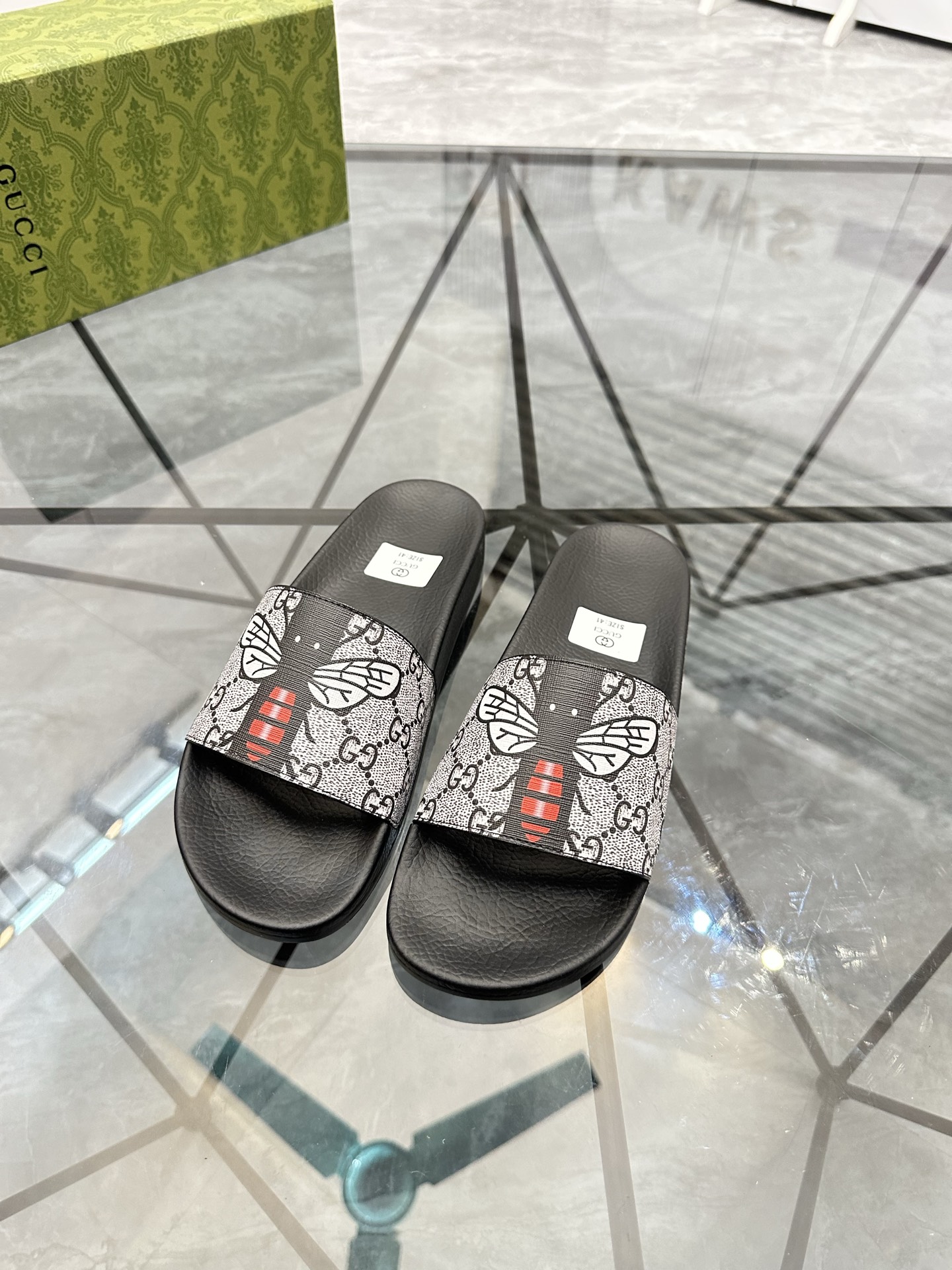 Precio de venta: P80 Marca: Gucci* zapatillasTalla: 35-47(se pueden personalizar 35.36.46.47)Materia