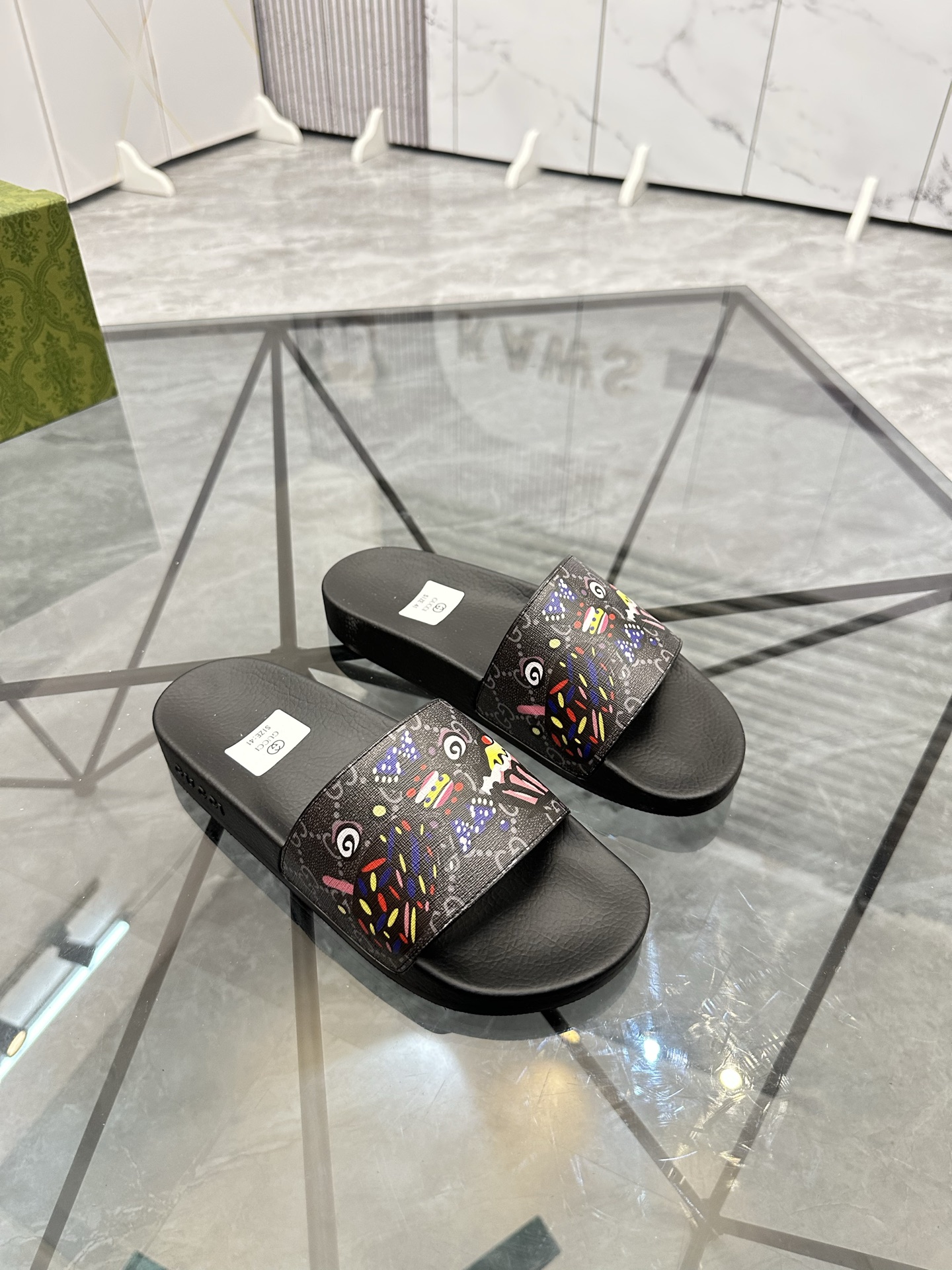 Precio de venta: P80 Marca: Gucci* zapatillasTalla: 35-47(se pueden personalizar 35.36.46.47)Materia