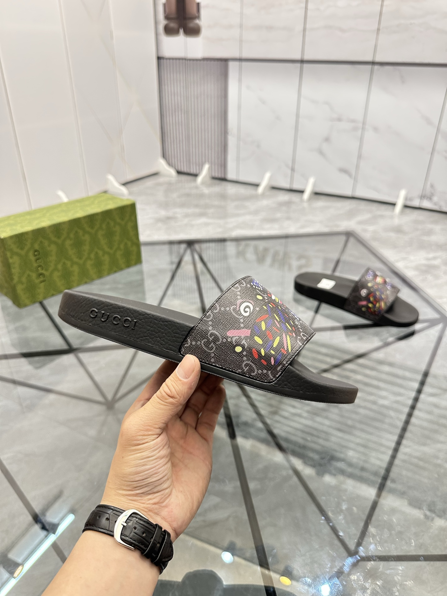 Precio de venta: P80 Marca: Gucci* zapatillasTalla: 35-47(se pueden personalizar 35.36.46.47)Materia