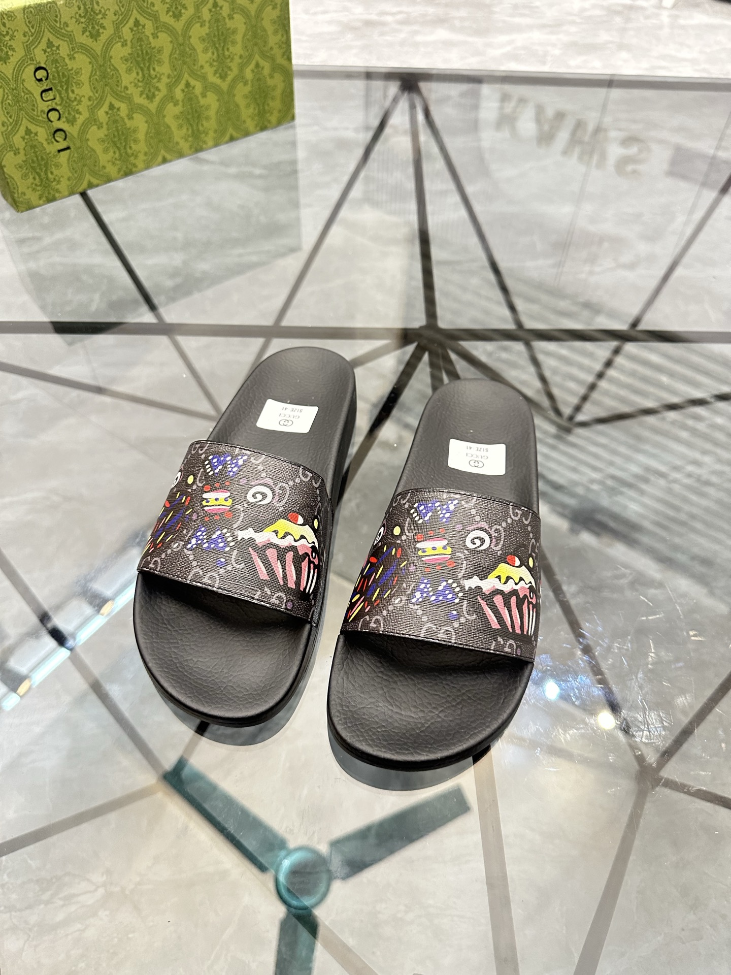 Precio de venta: P80 Marca: Gucci* zapatillasTalla: 35-47(se pueden personalizar 35.36.46.47)Materia