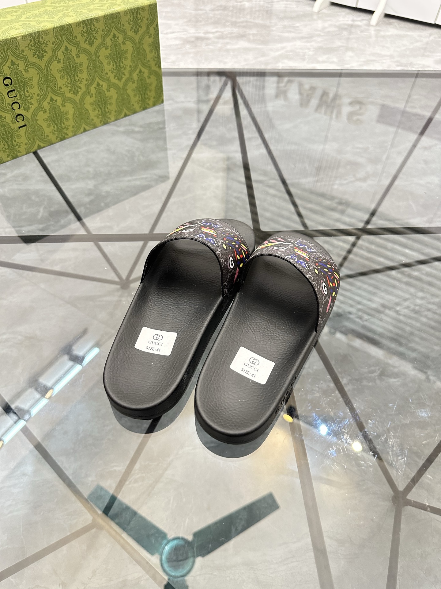 Precio de venta: P80 Marca: Gucci* zapatillasTalla: 35-47(se pueden personalizar 35.36.46.47)Materia
