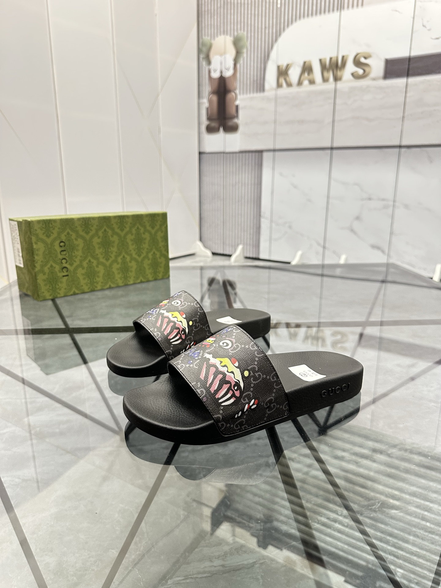 Precio de venta: P80 Marca: Gucci* zapatillasTalla: 35-47(se pueden personalizar 35.36.46.47)Materia