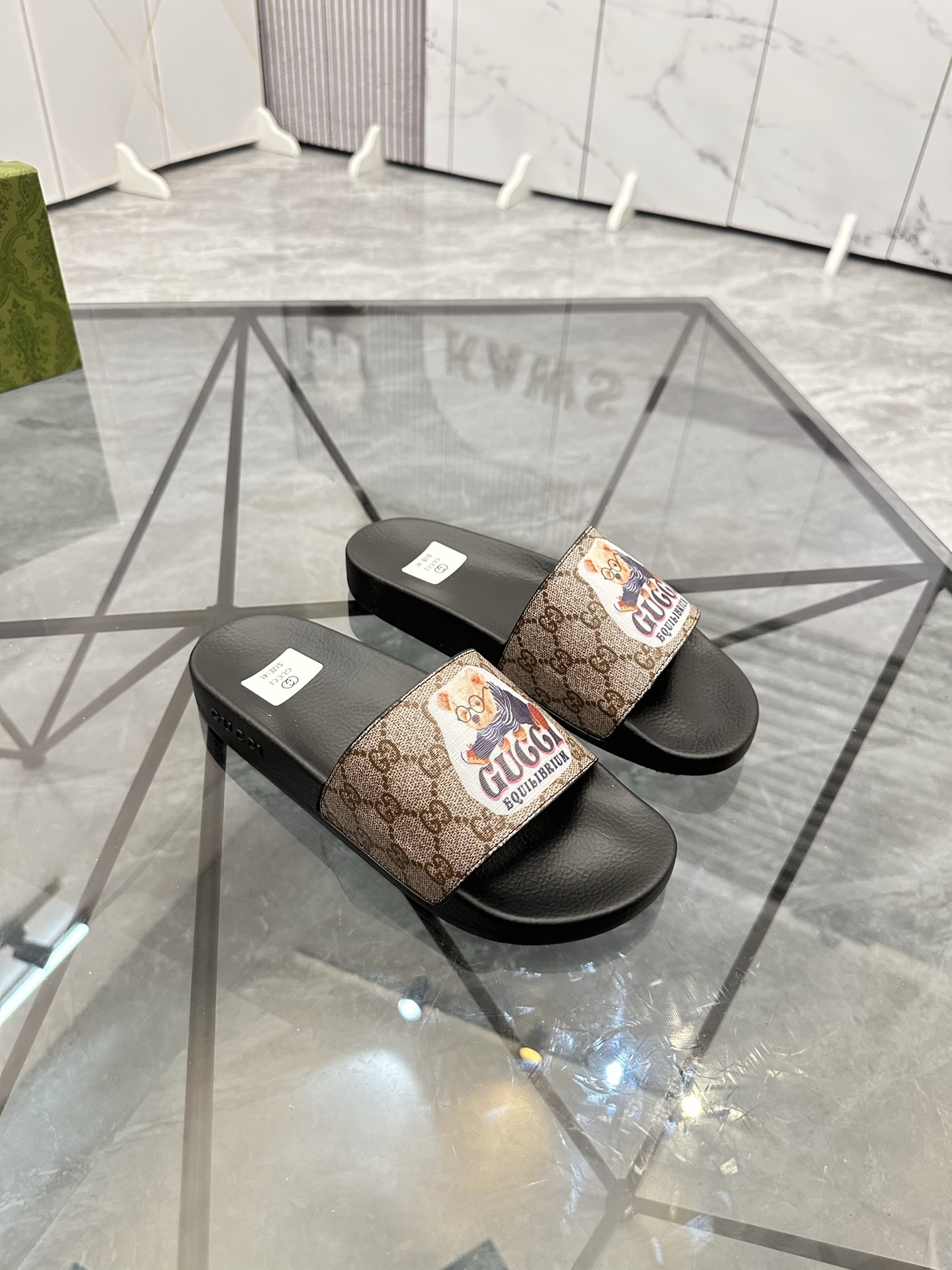 Precio de venta: P80 Marca: Gucci* zapatillasTalla: 35-47(se pueden personalizar 35.36.46.47)Materia