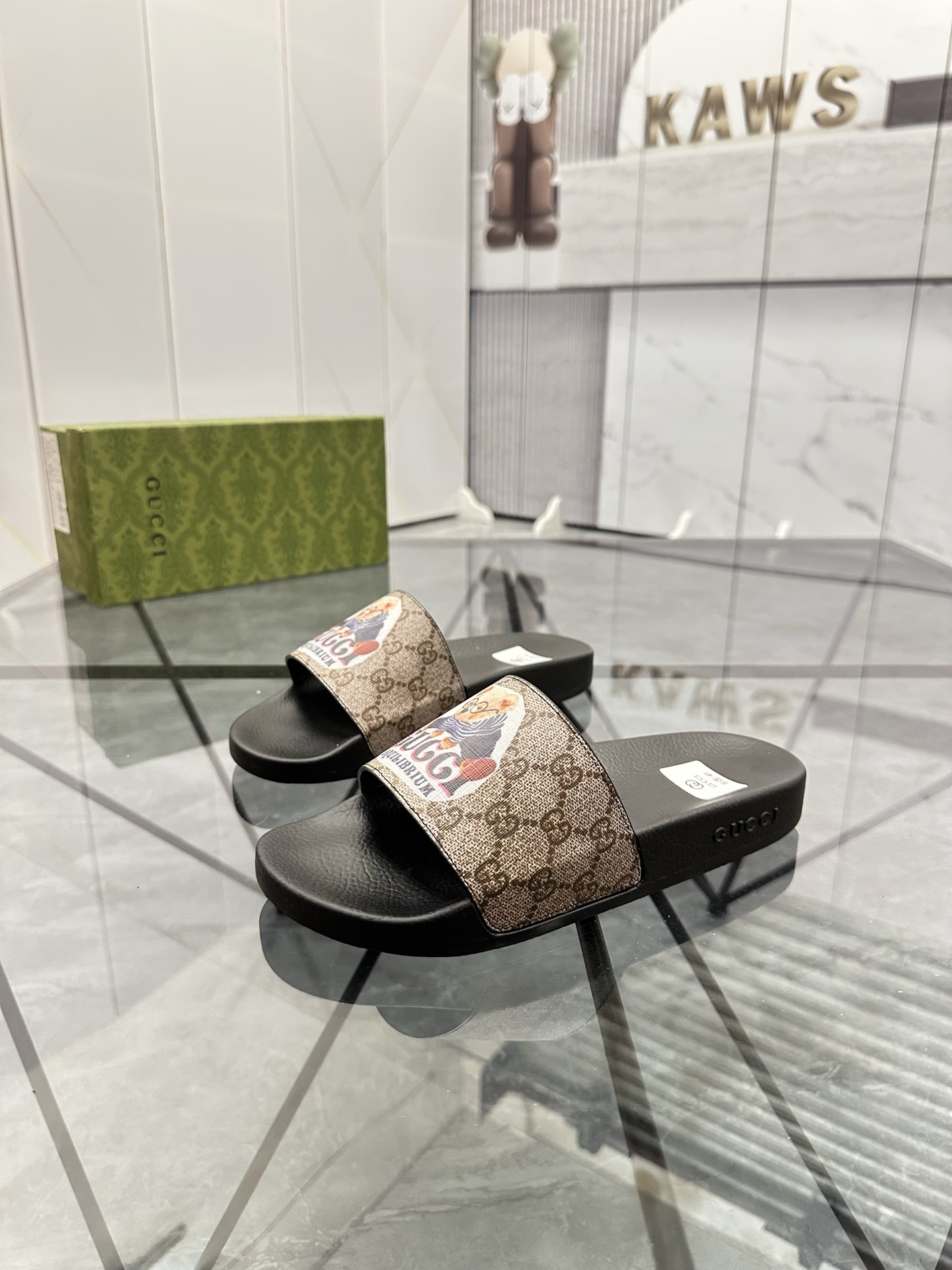 Precio de venta: P80 Marca: Gucci* zapatillasTalla: 35-47(se pueden personalizar 35.36.46.47)Materia