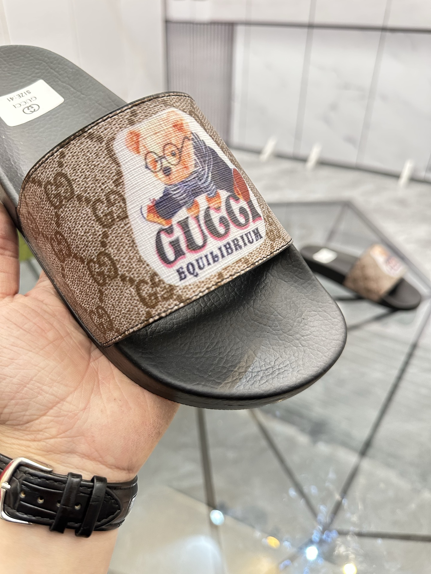 Precio de venta: P80 Marca: Gucci* zapatillasTalla: 35-47(se pueden personalizar 35.36.46.47)Materia