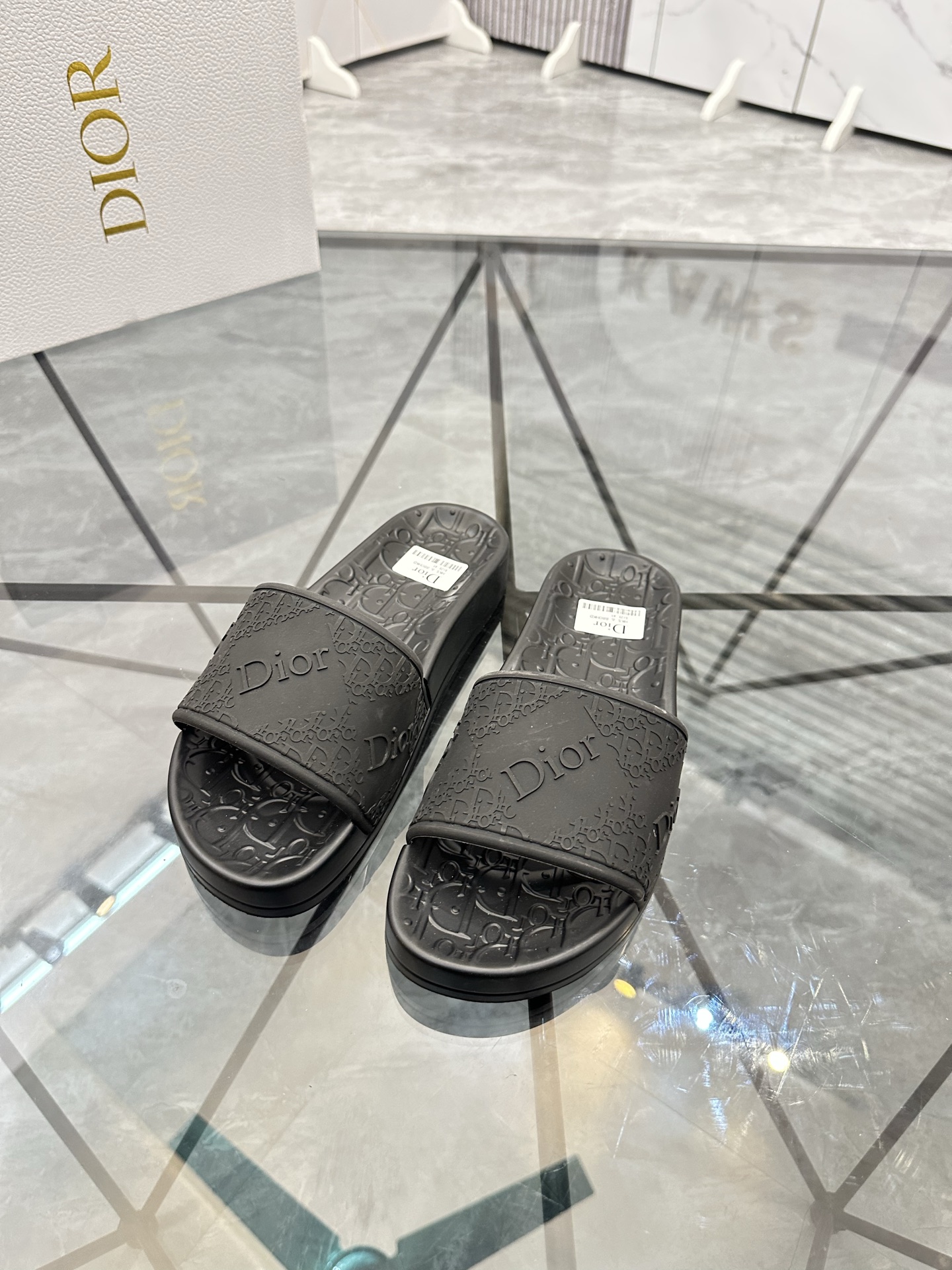 Precio: P90 Marca comercial: Dior* zapatillas talla: 35-47 (se puede personalizar 35.36.46.47) Mater