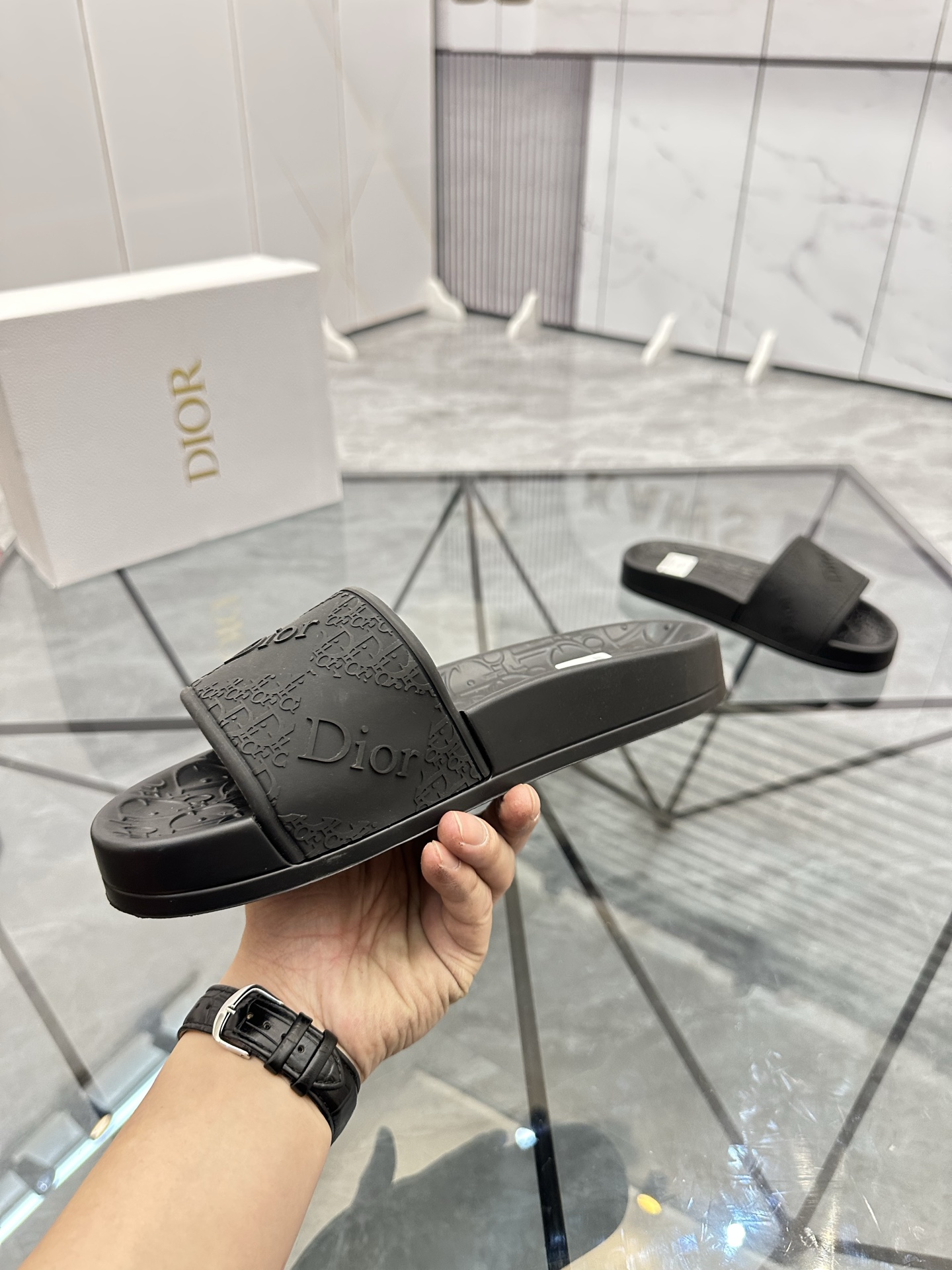 Precio: P90 Marca comercial: Dior* zapatillas talla: 35-47 (se puede personalizar 35.36.46.47) Mater