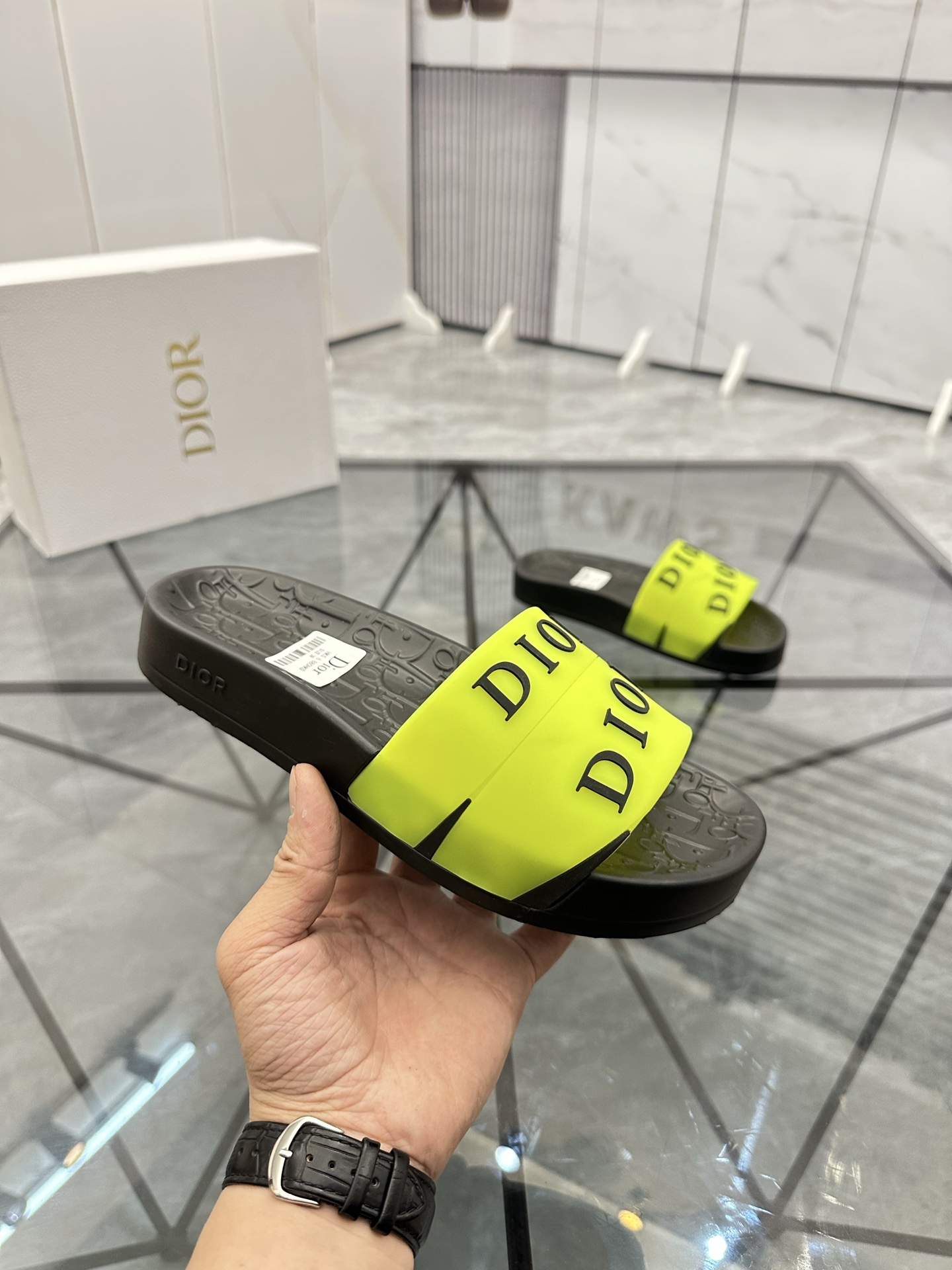 Precio: P90 Marca comercial: Dior* zapatillas talla: 35-47 (se puede personalizar 35.36.46.47) Mater