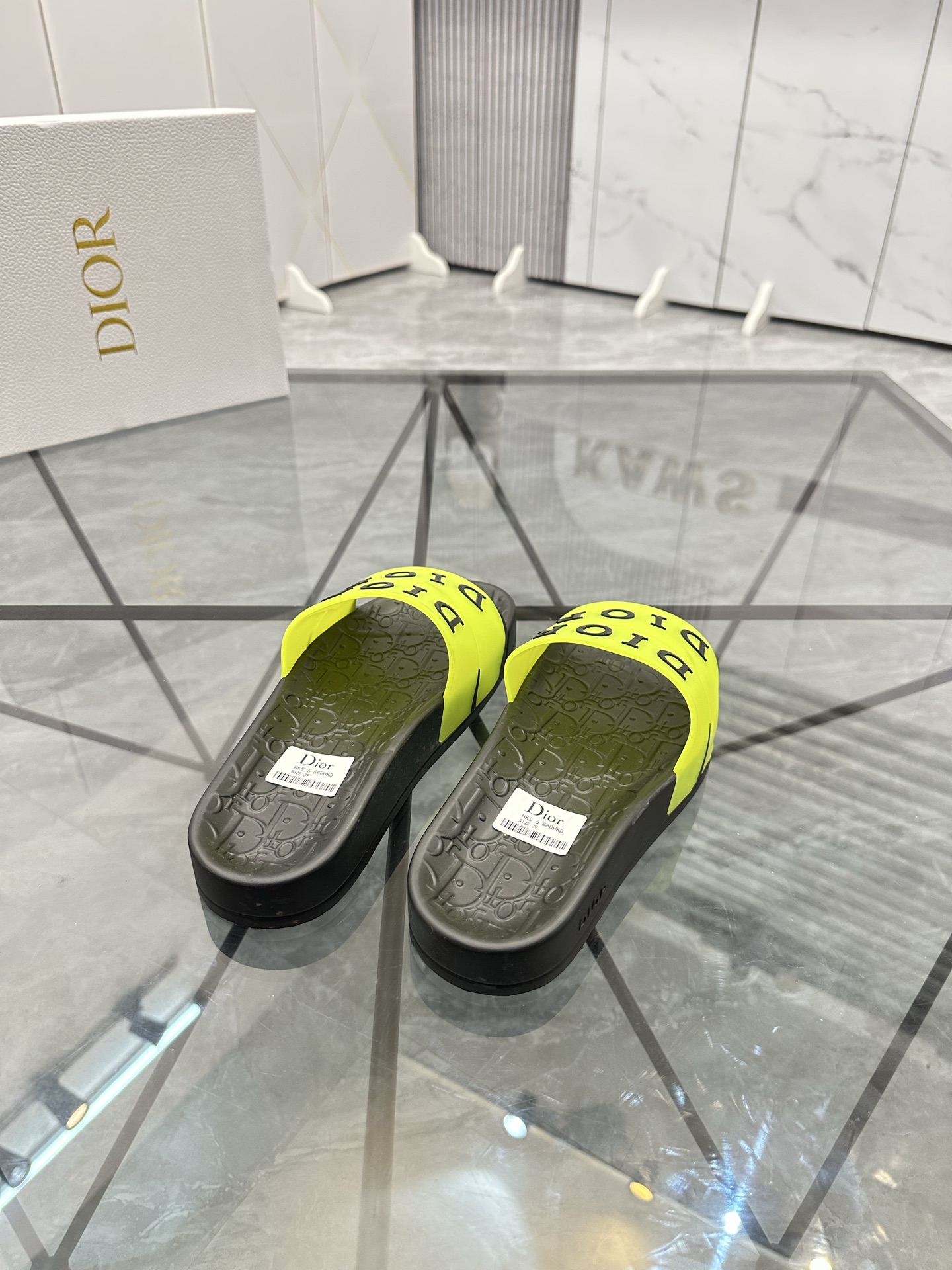 Precio: P90 Marca comercial: Dior* zapatillas talla: 35-47 (se puede personalizar 35.36.46.47) Mater