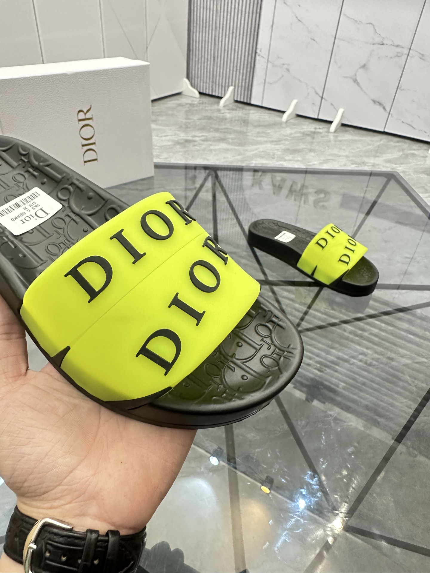 Precio: P90 Marca comercial: Dior* zapatillas talla: 35-47 (se puede personalizar 35.36.46.47) Mater