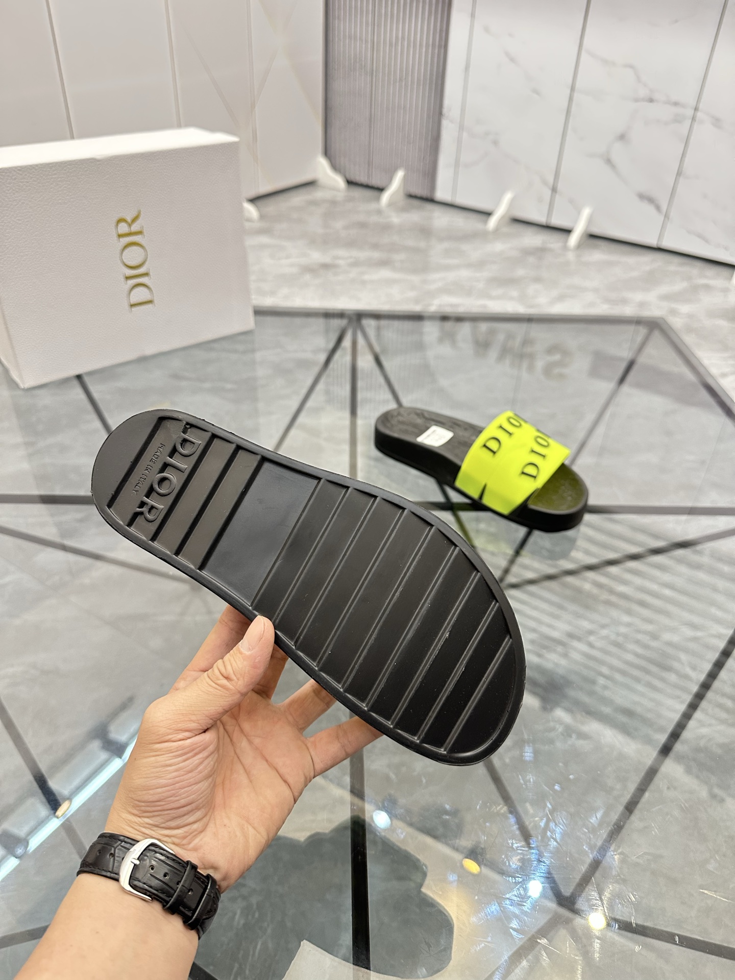 Precio: P90 Marca comercial: Dior* zapatillas talla: 35-47 (se puede personalizar 35.36.46.47) Mater