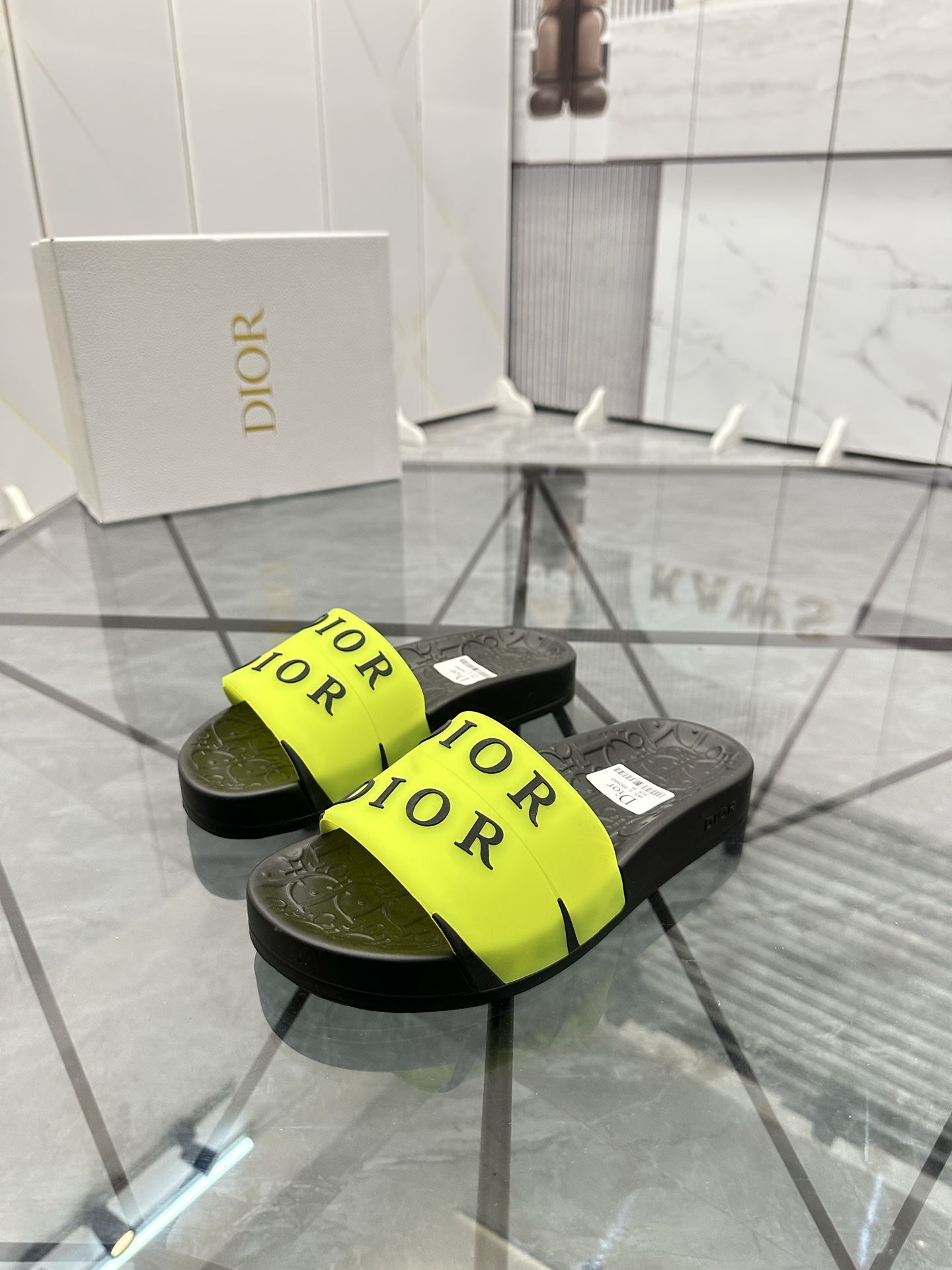 Precio: P90 Marca comercial: Dior* zapatillas talla: 35-47 (se puede personalizar 35.36.46.47) Mater