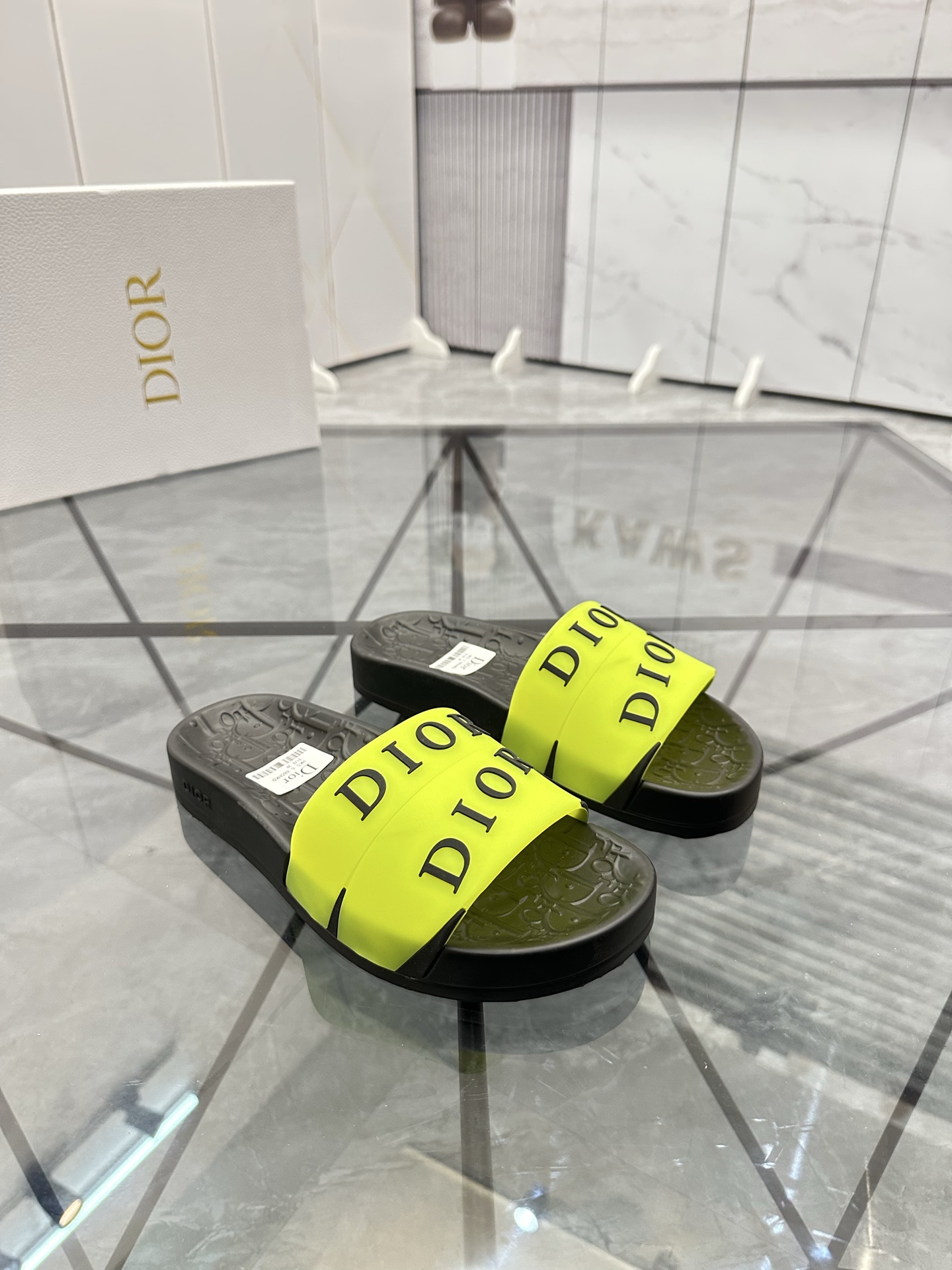 Precio: P90 Marca comercial: Dior* zapatillas talla: 35-47 (se puede personalizar 35.36.46.47) Mater