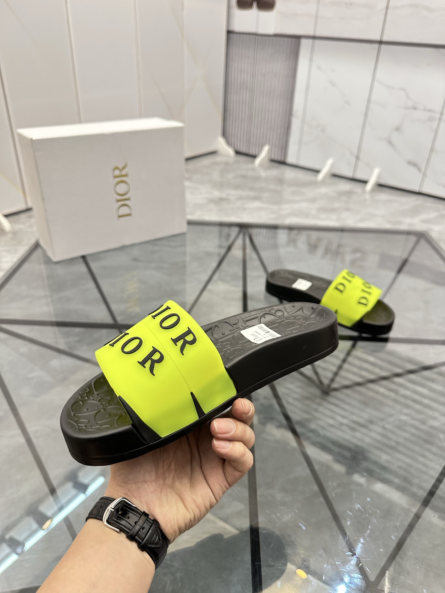 Precio: P90 Marca comercial: Dior* zapatillas talla: 35-47 (se puede personalizar 35.36.46.47) Mater