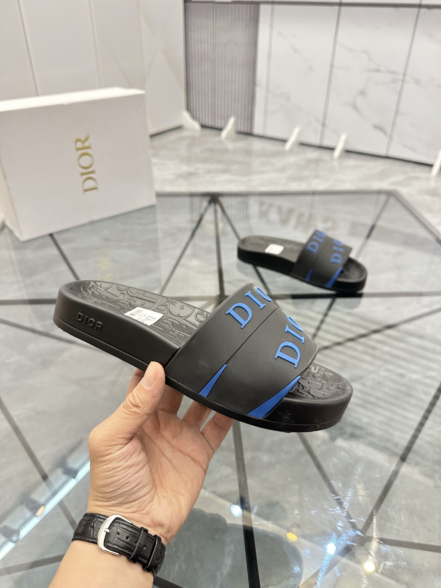 Precio: P90 Marca comercial: Dior* zapatillas talla: 35-47 (se puede personalizar 35.36.46.47) Mater