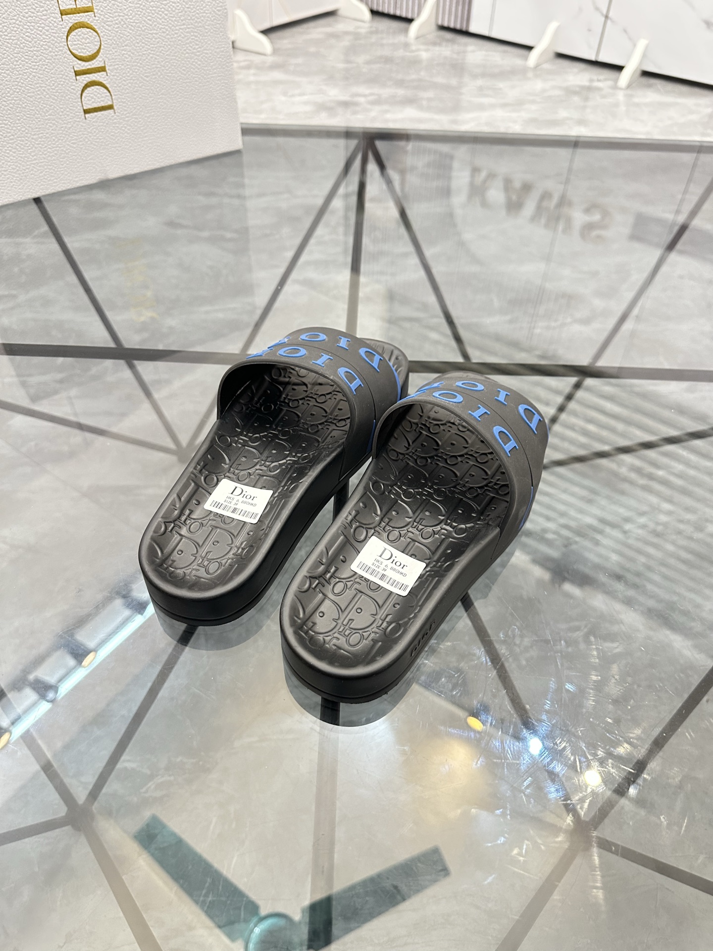 Precio: P90 Marca comercial: Dior* zapatillas talla: 35-47 (se puede personalizar 35.36.46.47) Mater