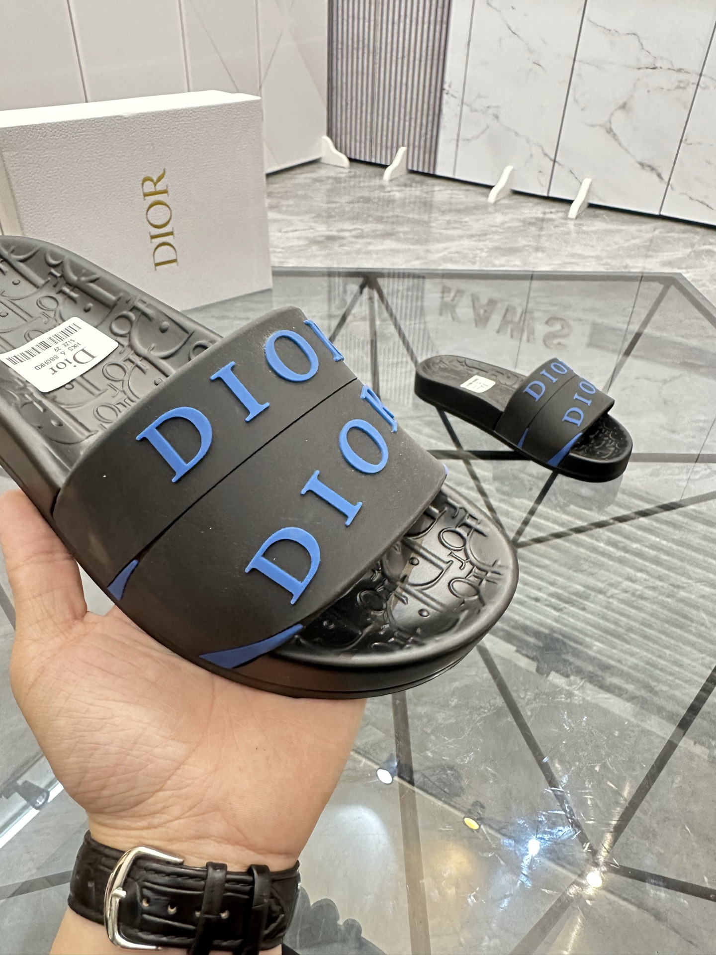 Precio: P90 Marca comercial: Dior* zapatillas talla: 35-47 (se puede personalizar 35.36.46.47) Mater