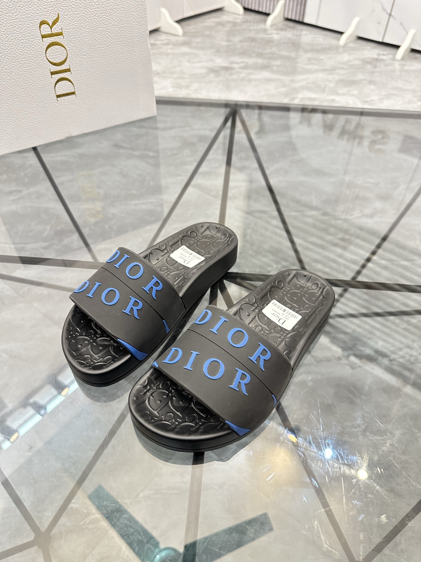 Precio: P90 Marca comercial: Dior* zapatillas talla: 35-47 (se puede personalizar 35.36.46.47) Mater