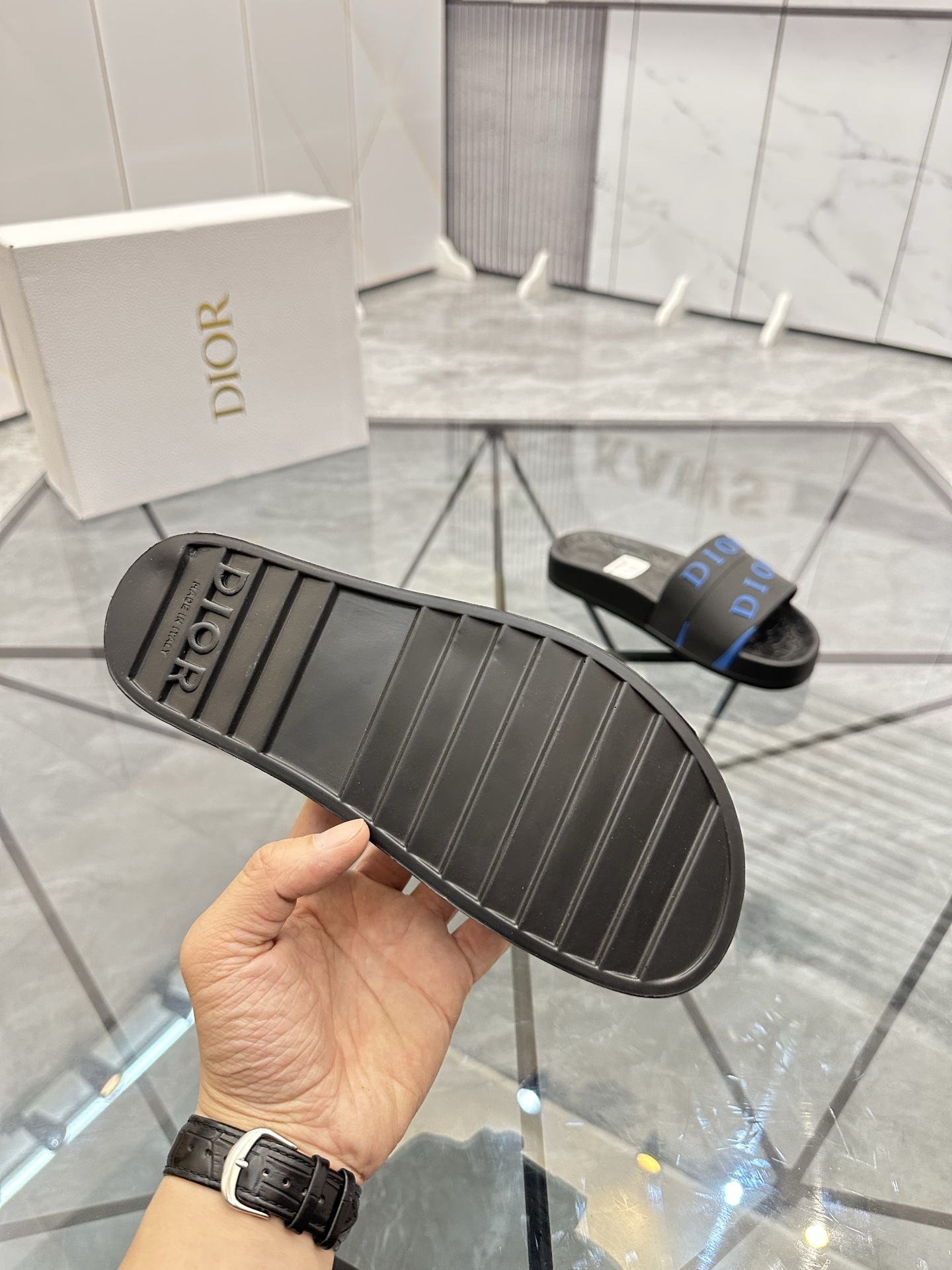 Precio: P90 Marca comercial: Dior* zapatillas talla: 35-47 (se puede personalizar 35.36.46.47) Mater