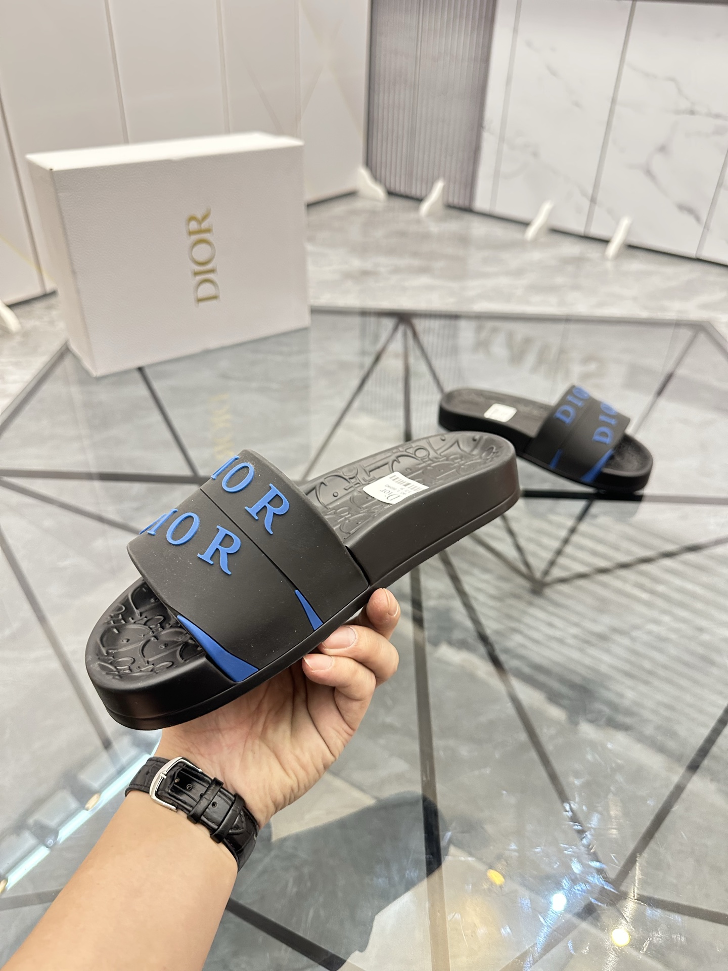 Precio: P90 Marca comercial: Dior* zapatillas talla: 35-47 (se puede personalizar 35.36.46.47) Mater
