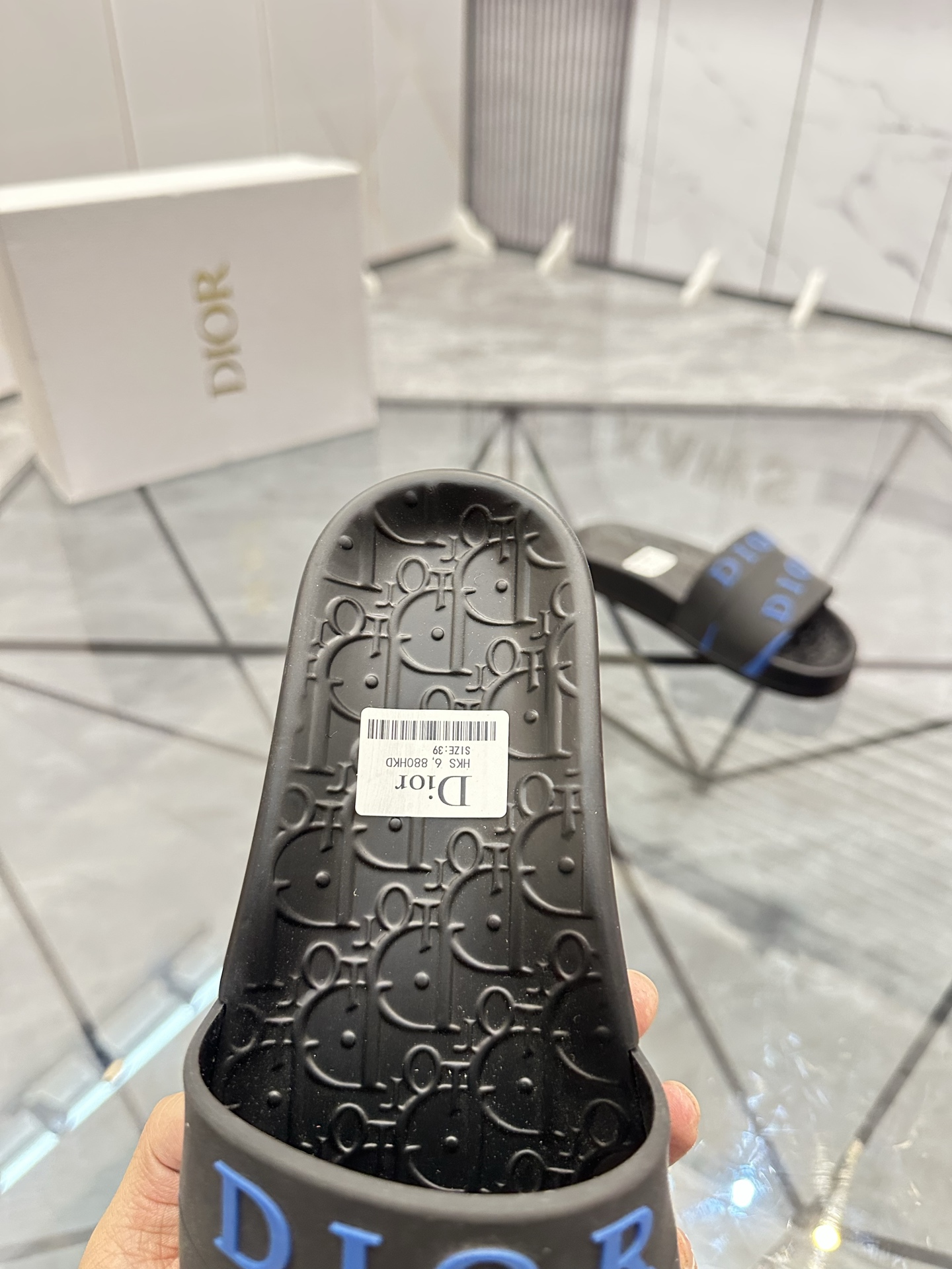 Precio: P90 Marca comercial: Dior* zapatillas talla: 35-47 (se puede personalizar 35.36.46.47) Mater