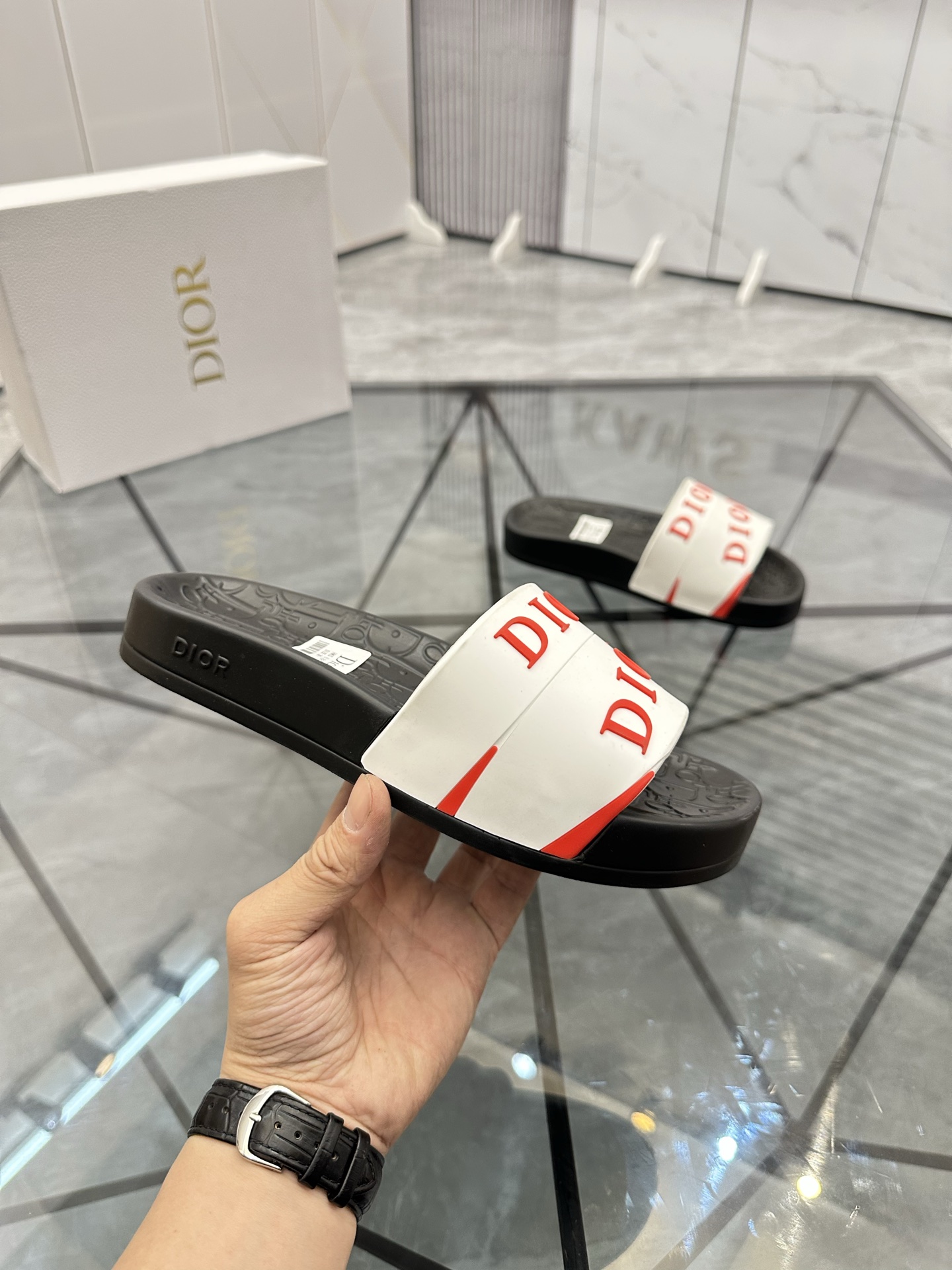 Precio: P90 Marca comercial: Dior* zapatillas talla: 35-47 (se puede personalizar 35.36.46.47) Mater