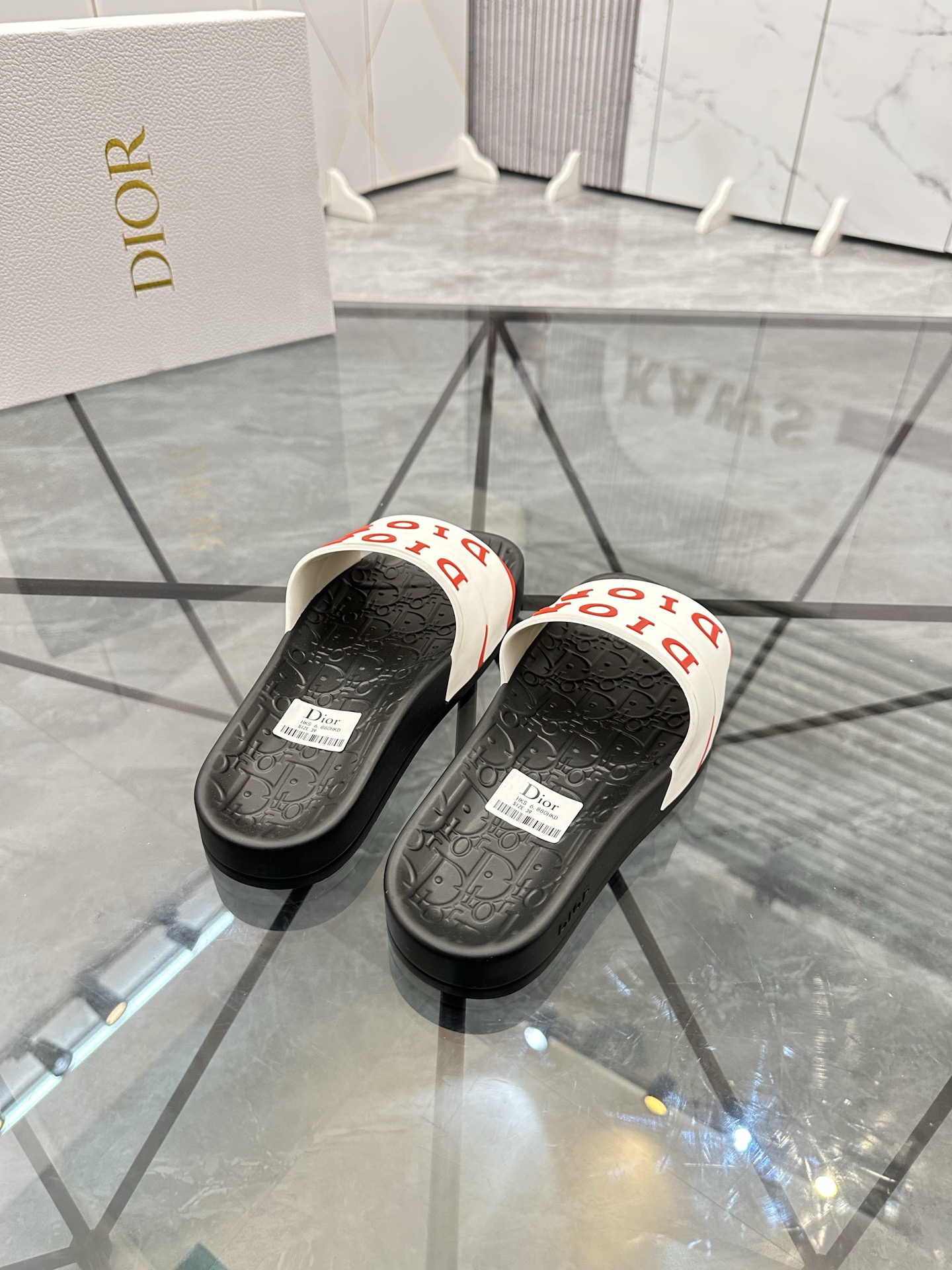 Precio: P90 Marca comercial: Dior* zapatillas talla: 35-47 (se puede personalizar 35.36.46.47) Mater