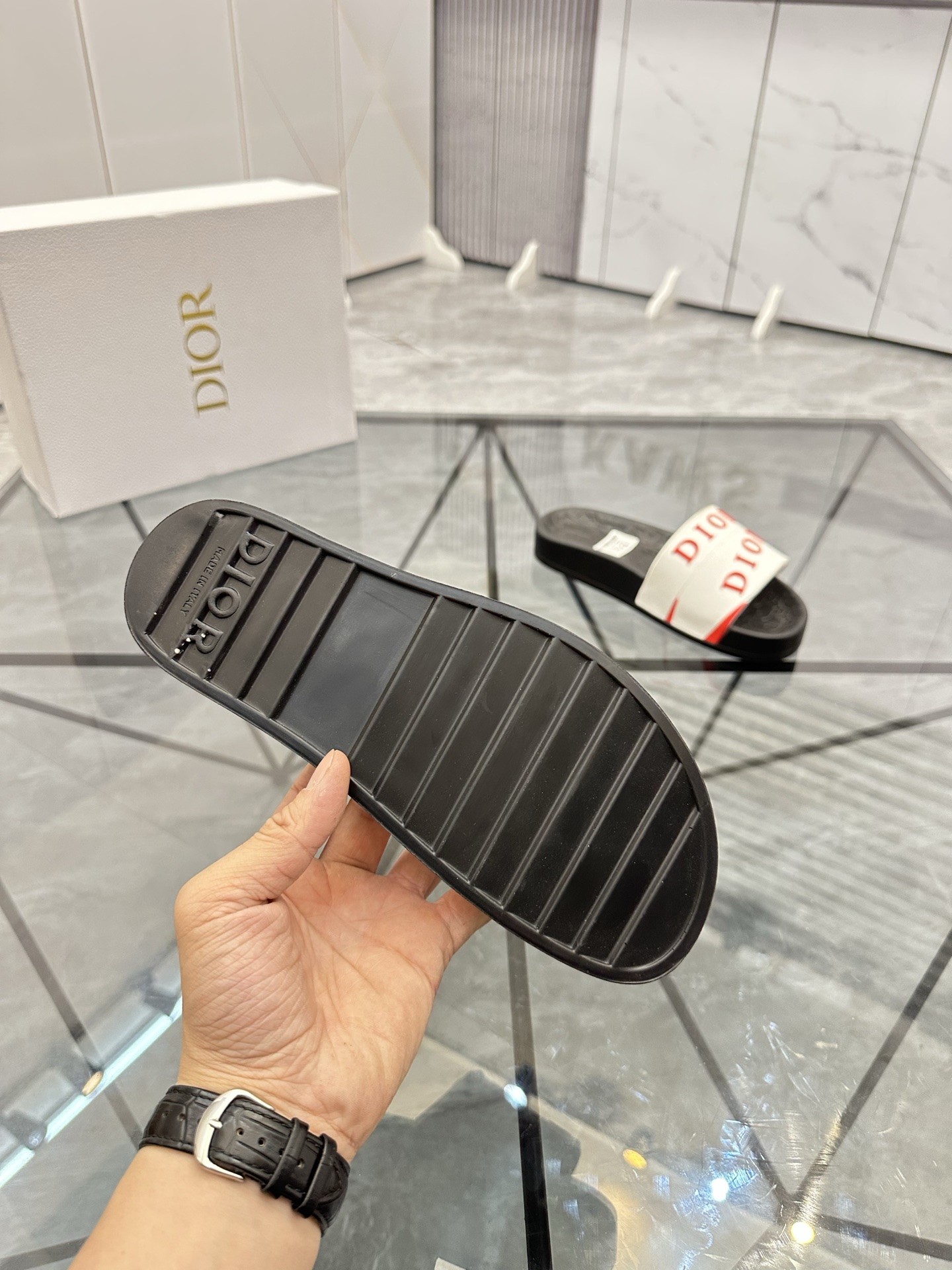 Precio: P90 Marca comercial: Dior* zapatillas talla: 35-47 (se puede personalizar 35.36.46.47) Mater