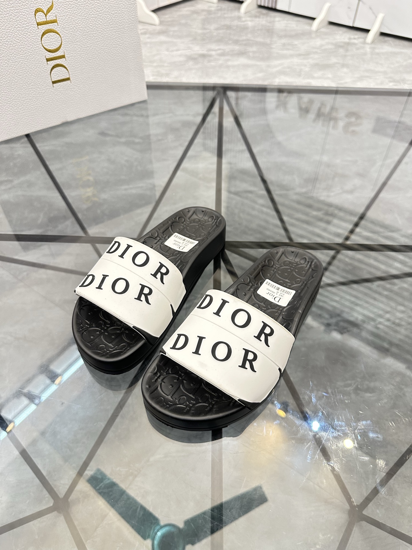 Precio: P90 Marca comercial: Dior* zapatillas talla: 35-47 (se puede personalizar 35.36.46.47) Mater