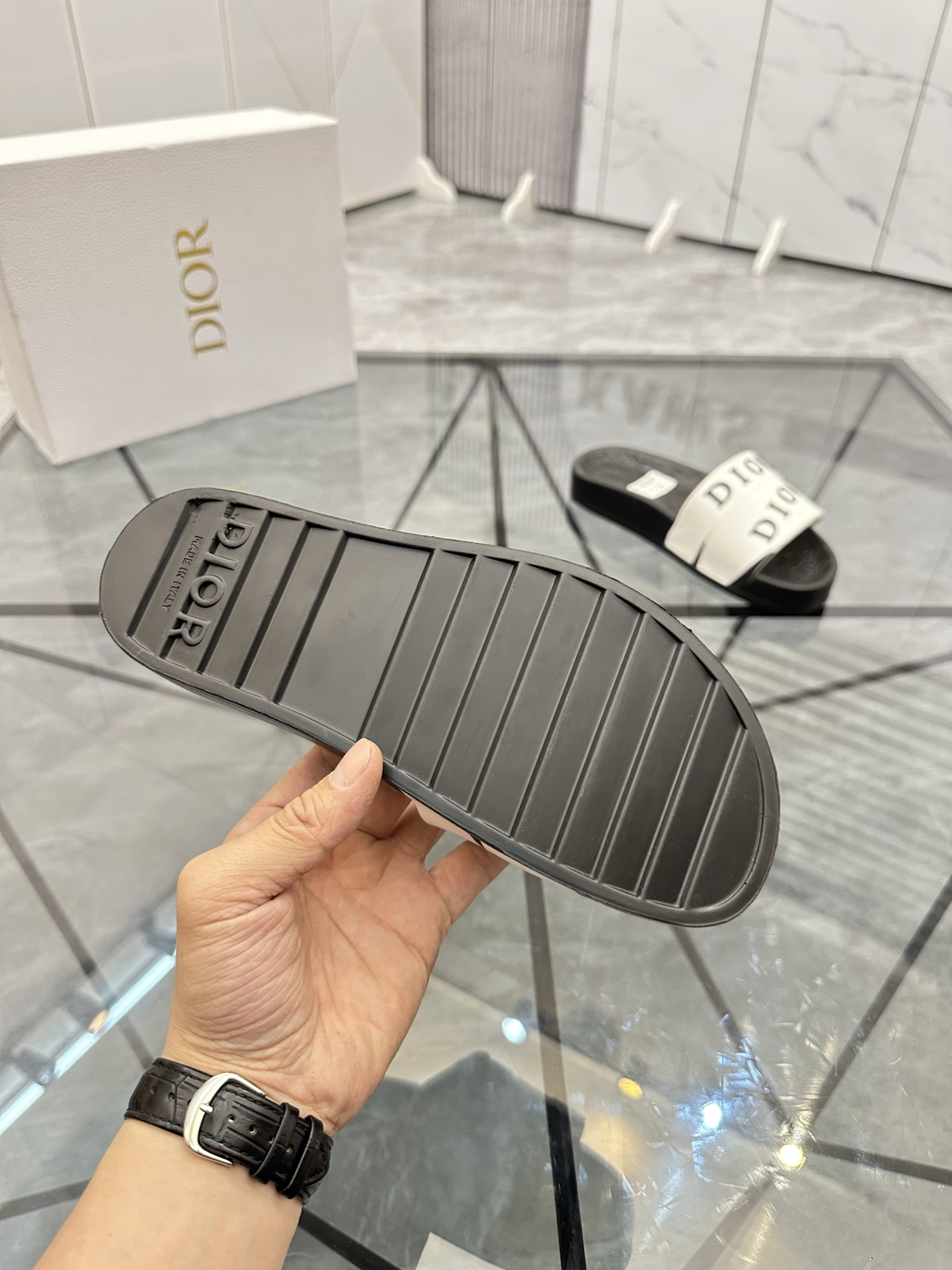 Precio: P90 Marca comercial: Dior* zapatillas talla: 35-47 (se puede personalizar 35.36.46.47) Mater