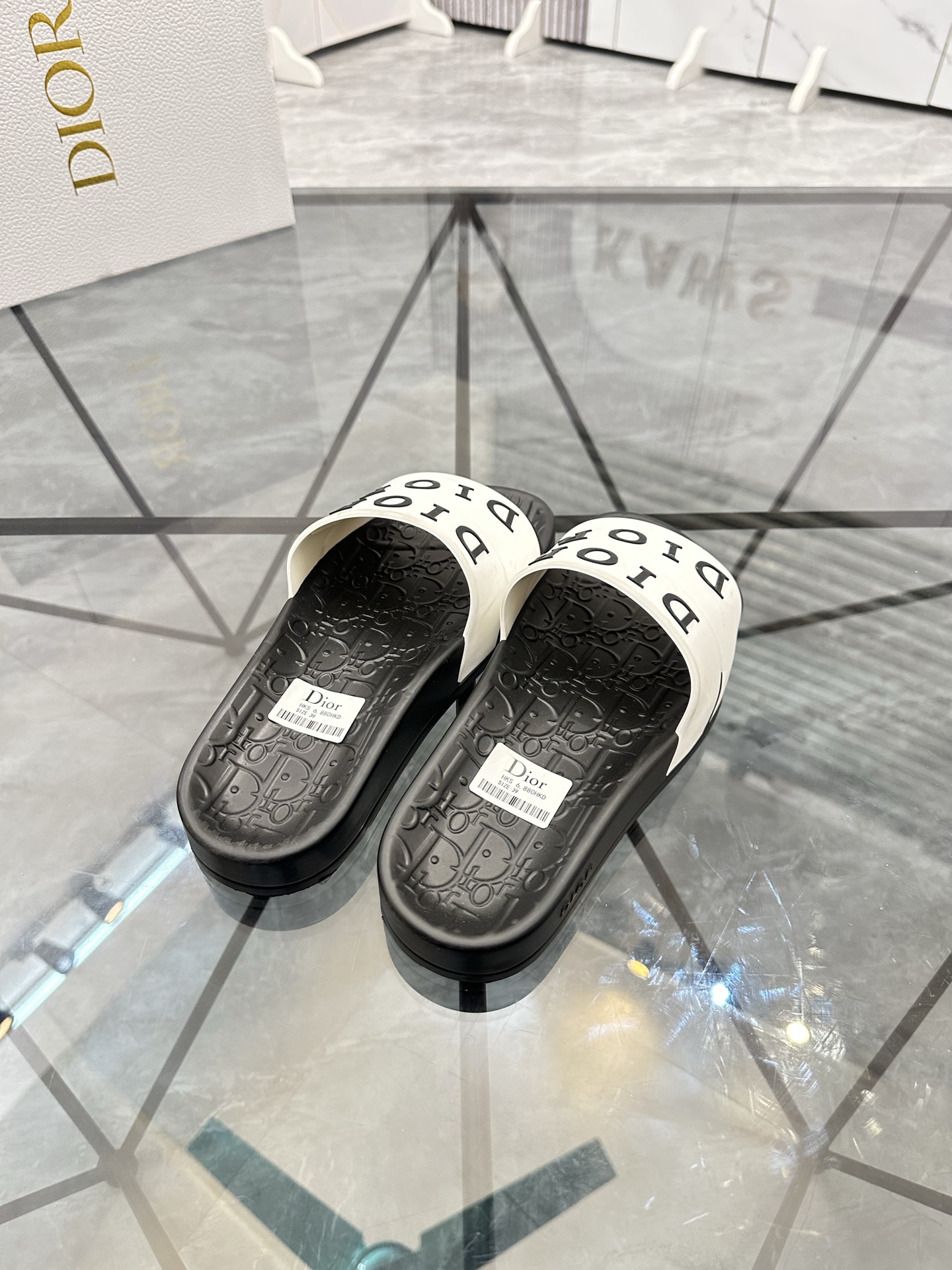 Precio: P90 Marca comercial: Dior* zapatillas talla: 35-47 (se puede personalizar 35.36.46.47) Mater