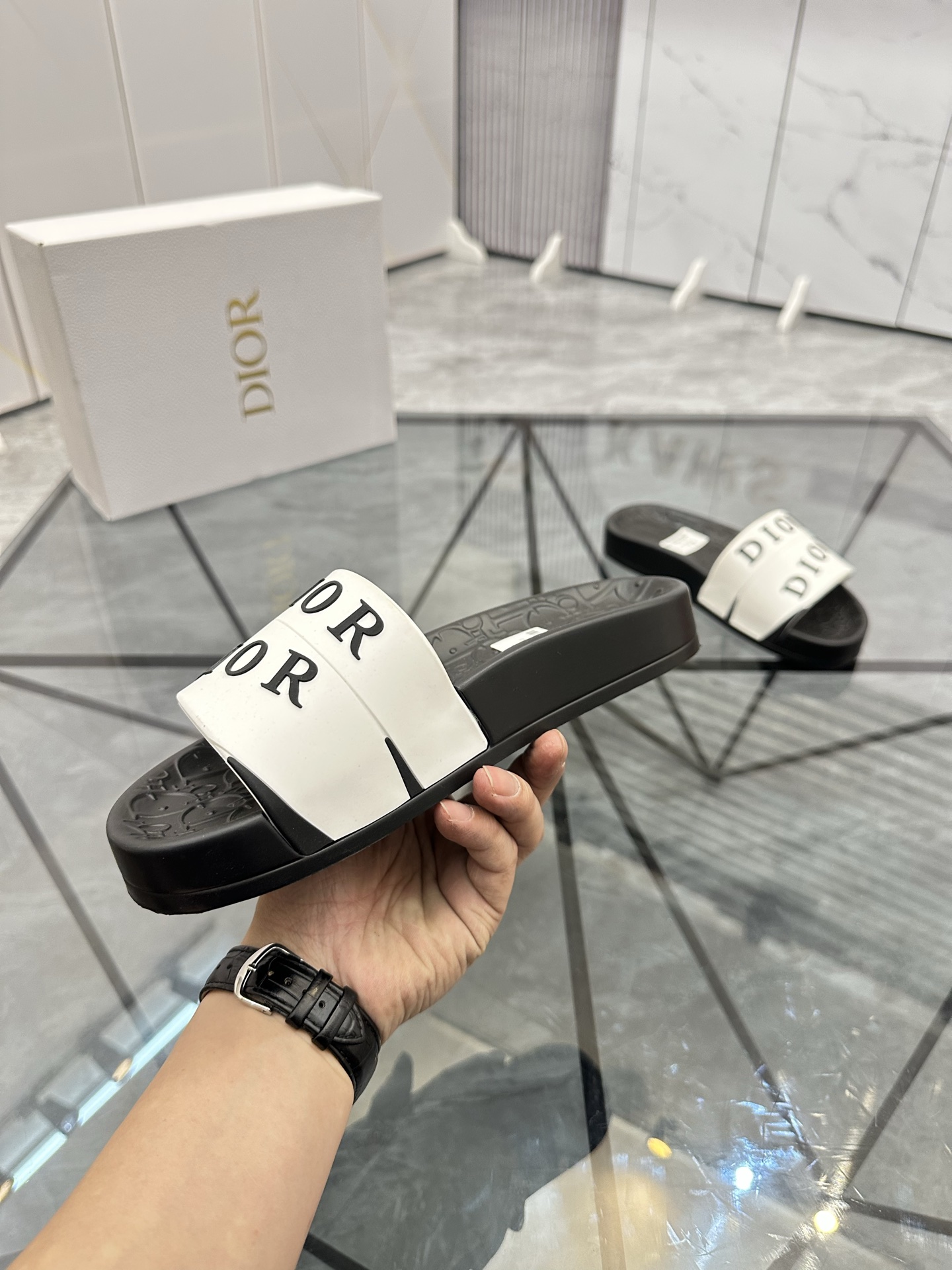 Precio: P90 Marca comercial: Dior* zapatillas talla: 35-47 (se puede personalizar 35.36.46.47) Mater