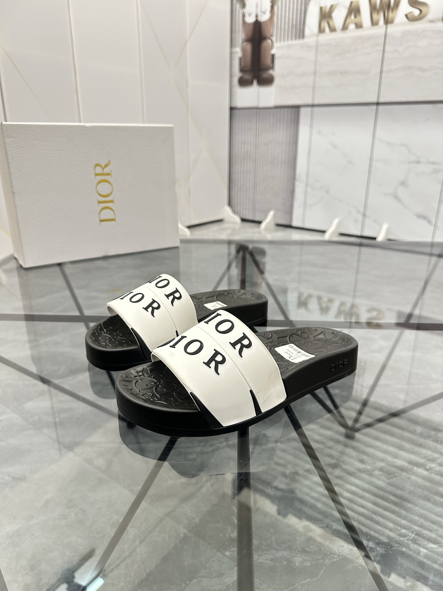 Precio: P90 Marca comercial: Dior* zapatillas talla: 35-47 (se puede personalizar 35.36.46.47) Mater