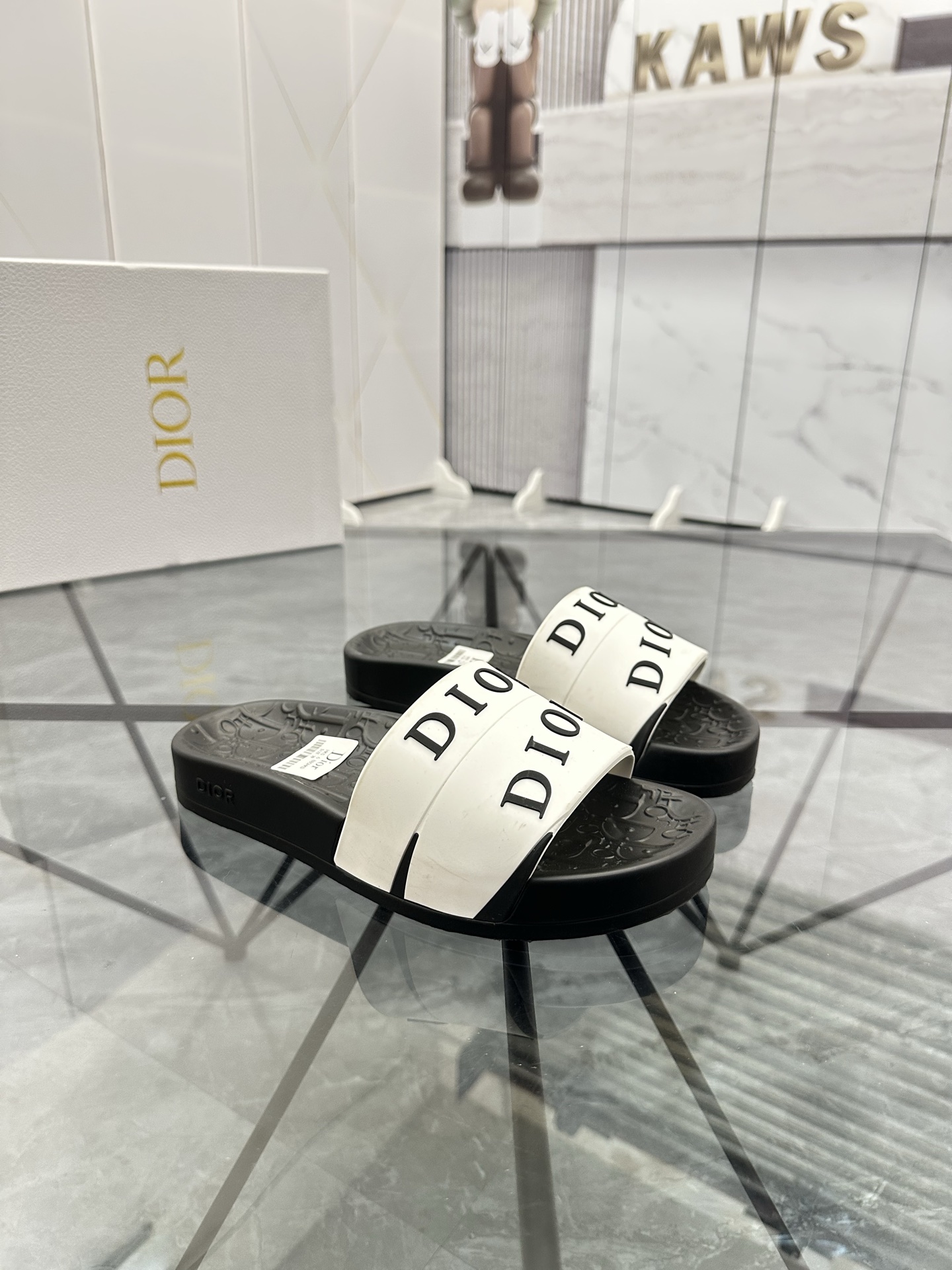 Precio: P90 Marca comercial: Dior* zapatillas talla: 35-47 (se puede personalizar 35.36.46.47) Mater