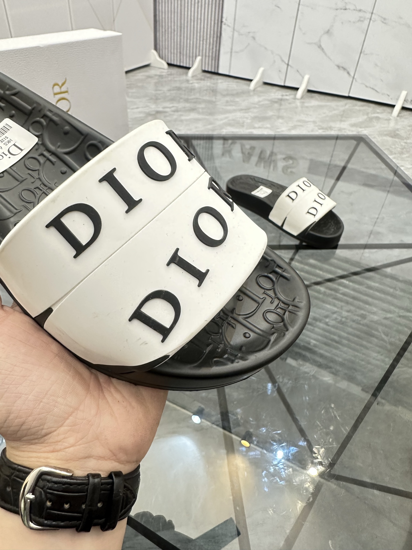Precio: P90 Marca comercial: Dior* zapatillas talla: 35-47 (se puede personalizar 35.36.46.47) Mater