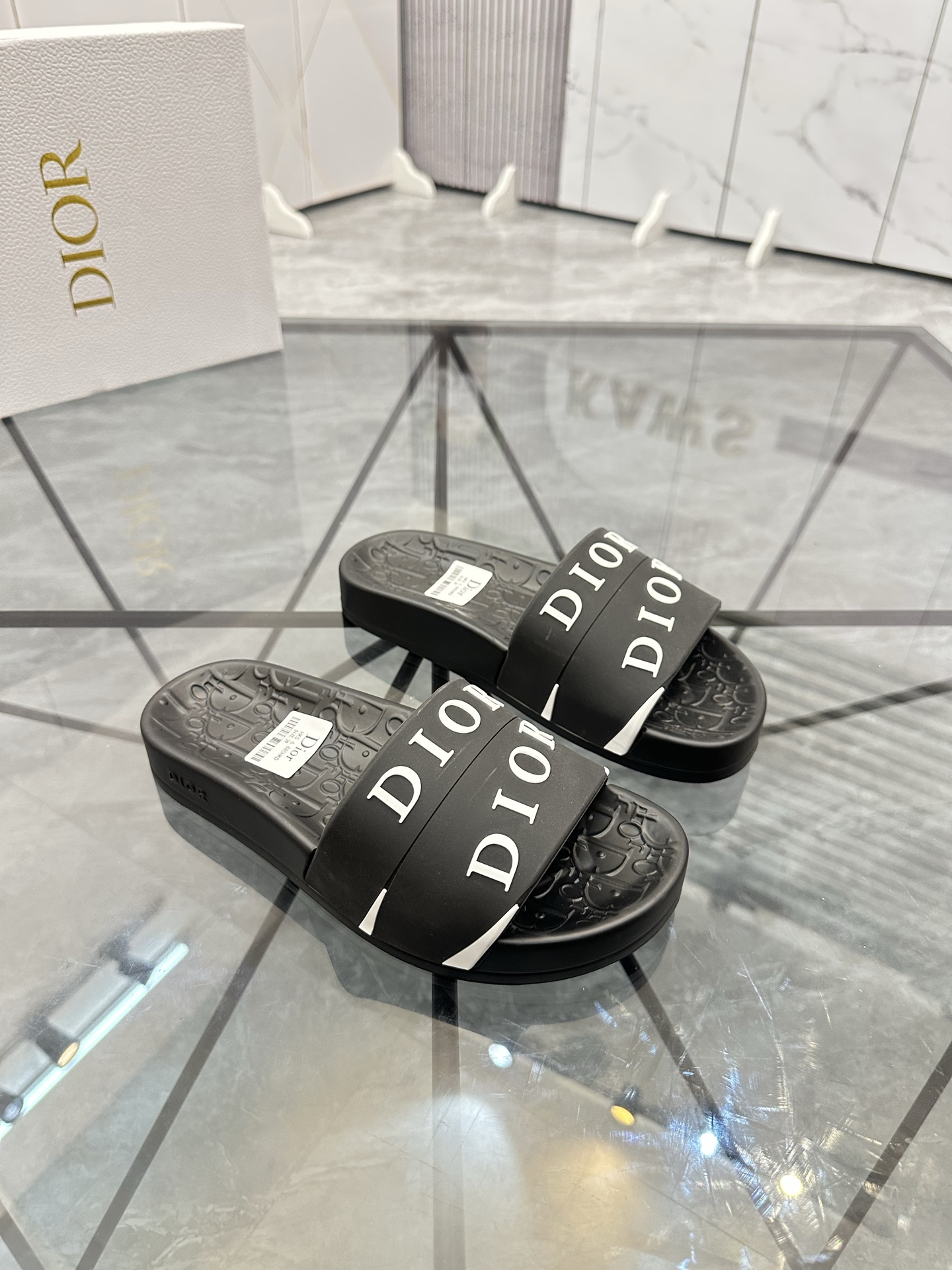 Precio: P90 Marca comercial: Dior* zapatillas talla: 35-47 (se puede personalizar 35.36.46.47) Mater