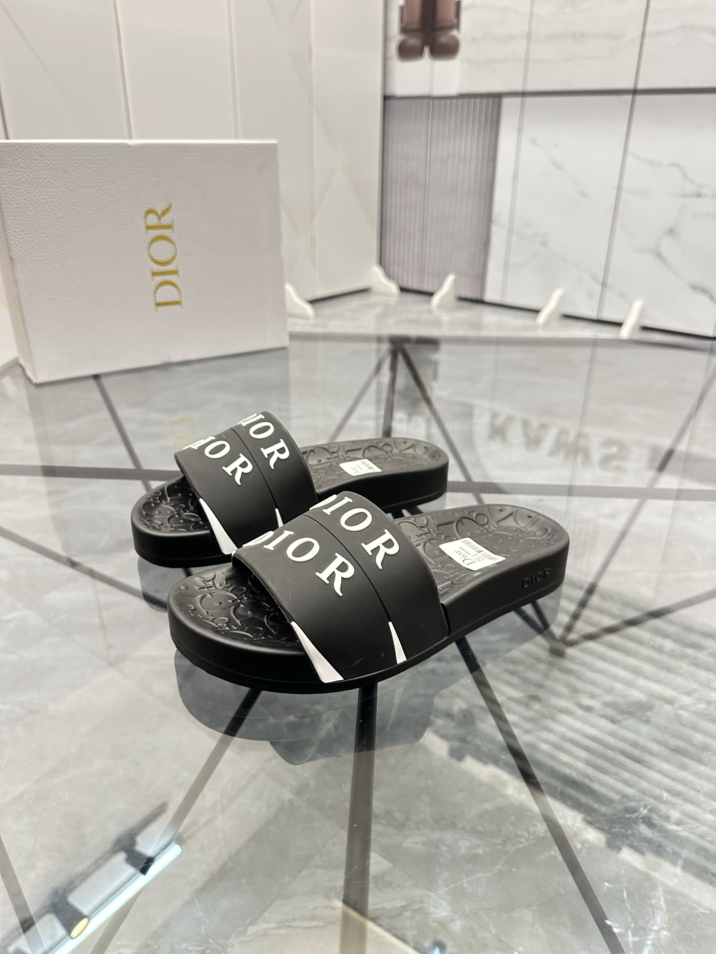 Precio: P90 Marca comercial: Dior* zapatillas talla: 35-47 (se puede personalizar 35.36.46.47) Mater