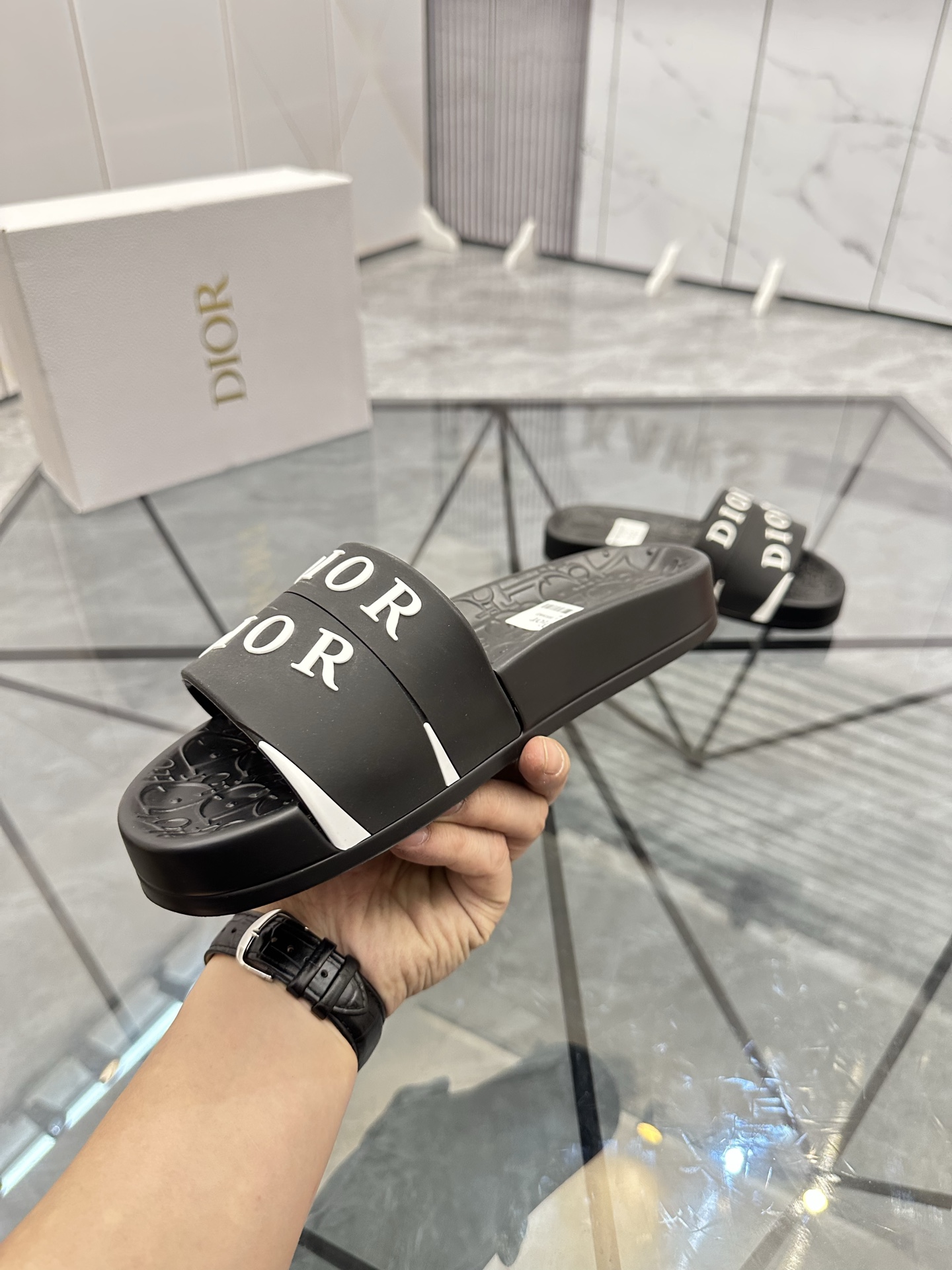 Precio: P90 Marca comercial: Dior* zapatillas talla: 35-47 (se puede personalizar 35.36.46.47) Mater