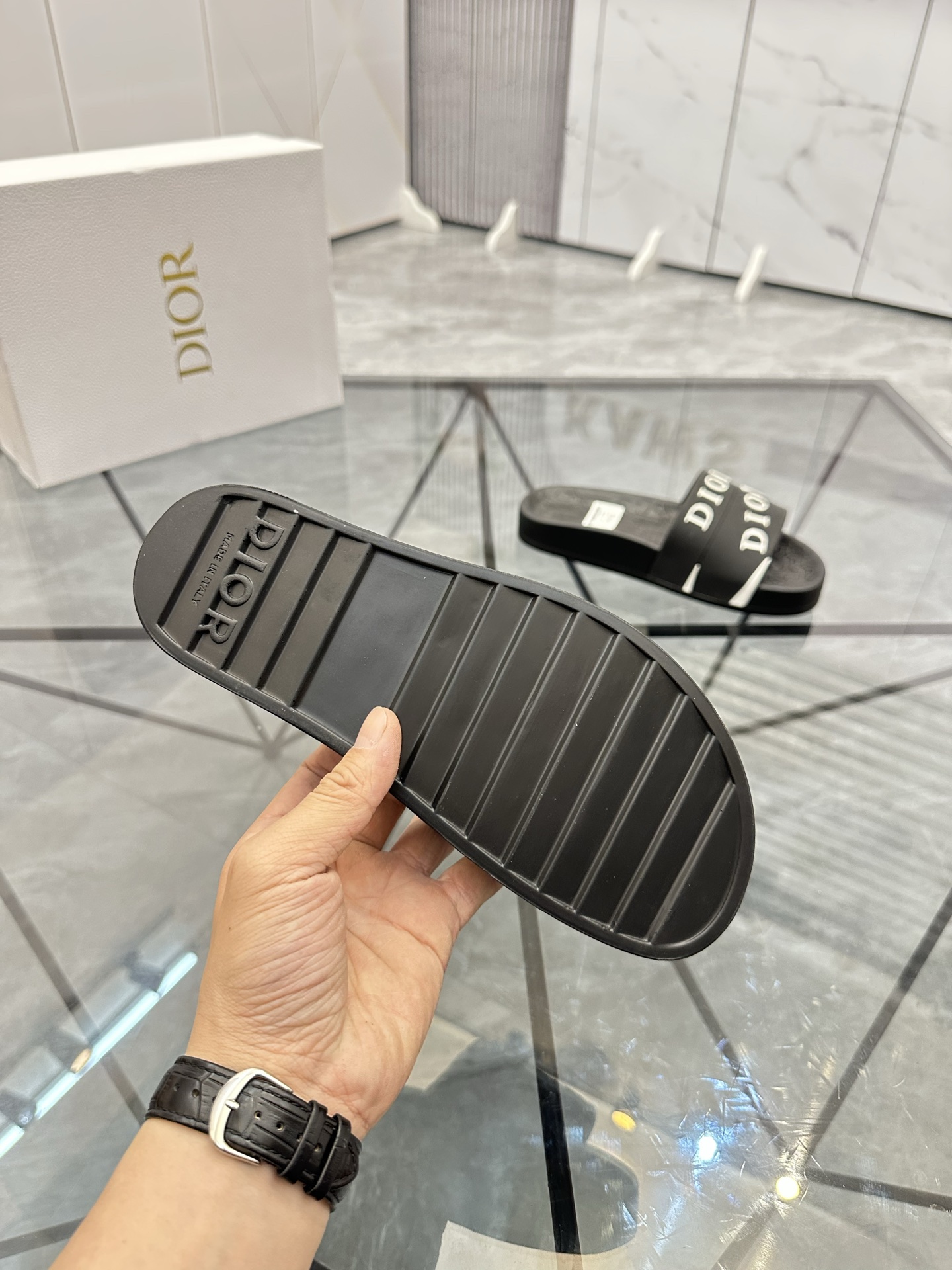 Precio: P90 Marca comercial: Dior* zapatillas talla: 35-47 (se puede personalizar 35.36.46.47) Mater