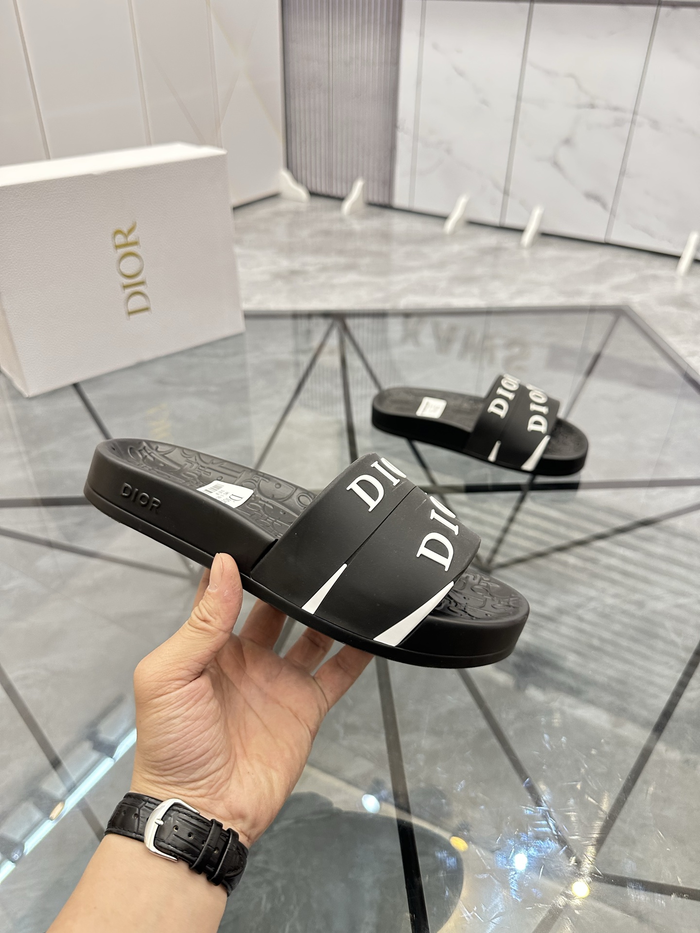 Precio: P90 Marca comercial: Dior* zapatillas talla: 35-47 (se puede personalizar 35.36.46.47) Mater