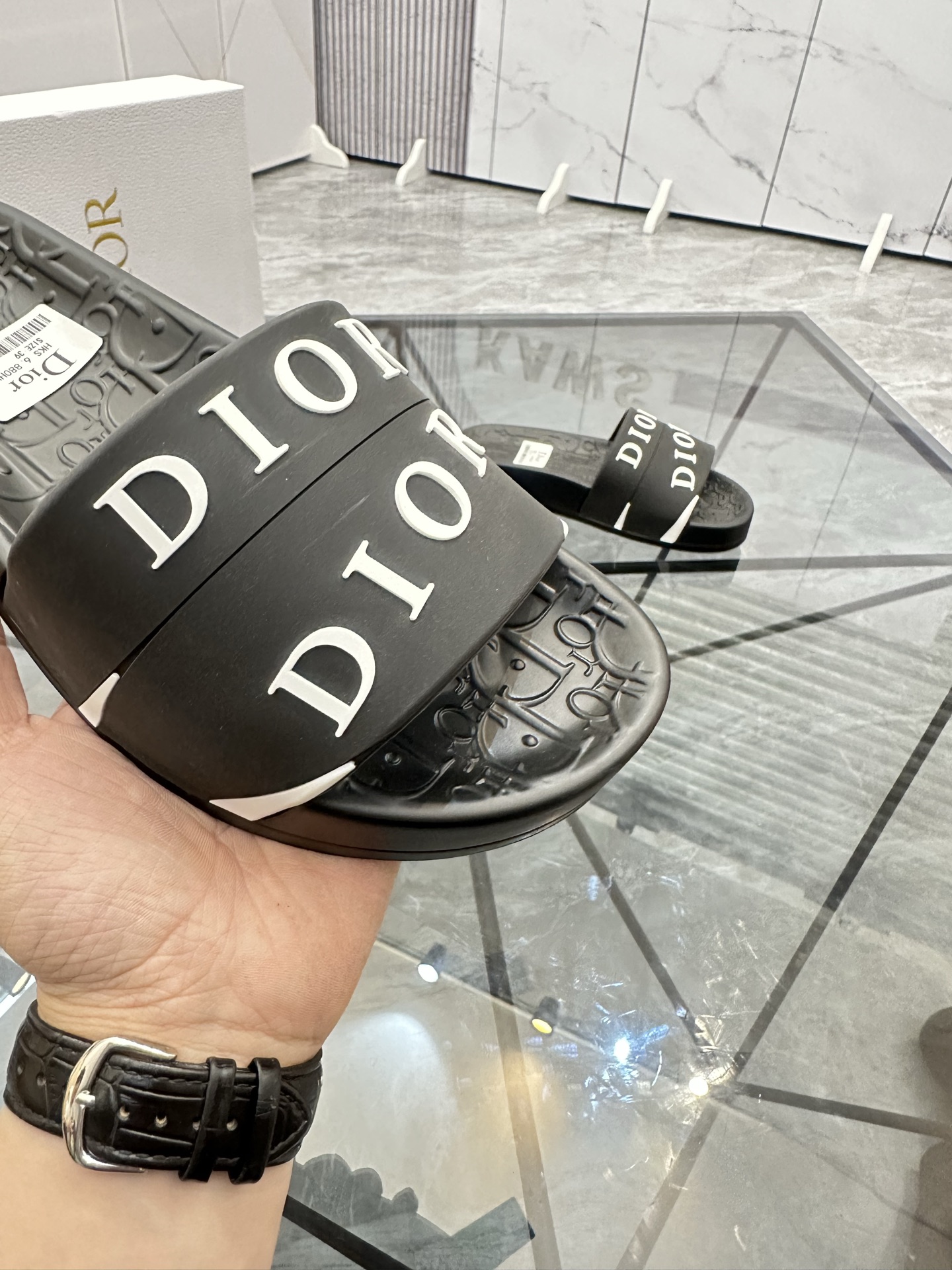 Precio: P90 Marca comercial: Dior* zapatillas talla: 35-47 (se puede personalizar 35.36.46.47) Mater