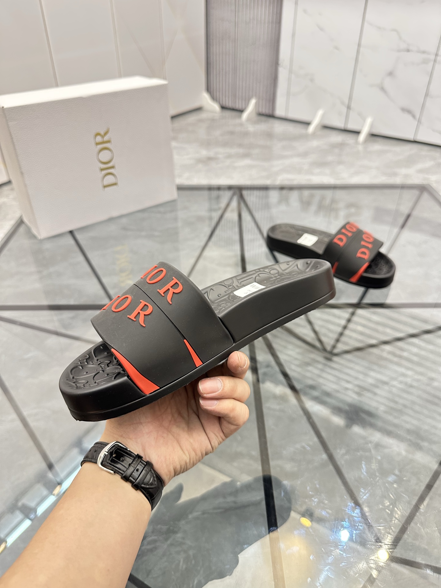 Precio: P90 Marca comercial: Dior* zapatillas talla: 35-47 (se puede personalizar 35.36.46.47) Mater